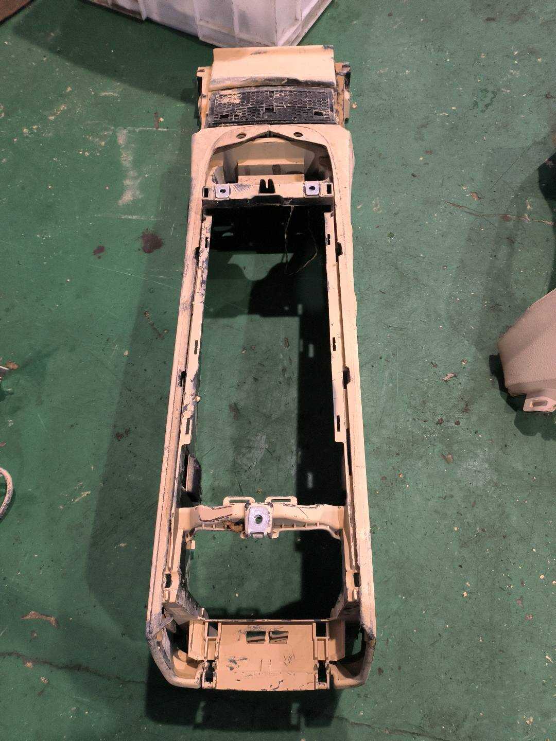 A22168035509E24 储物舱盖
