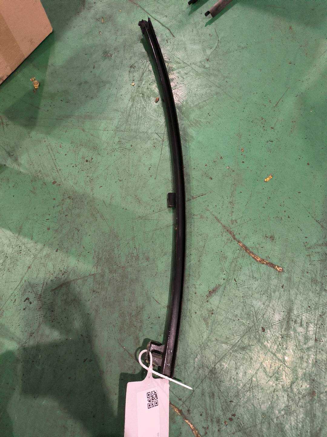 822232V70A 后门玻璃导轨(左)