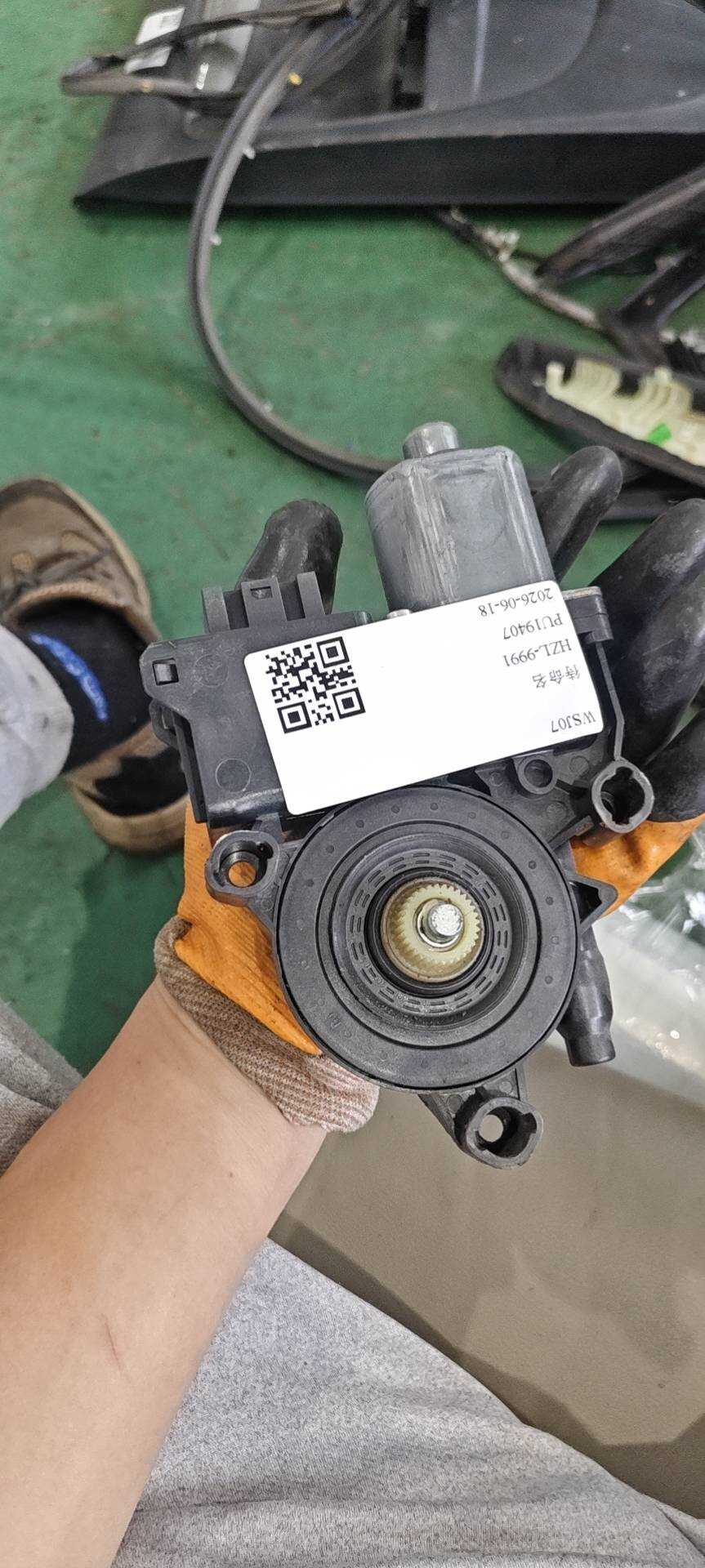 18D959811G 后门玻璃升降电机（左）