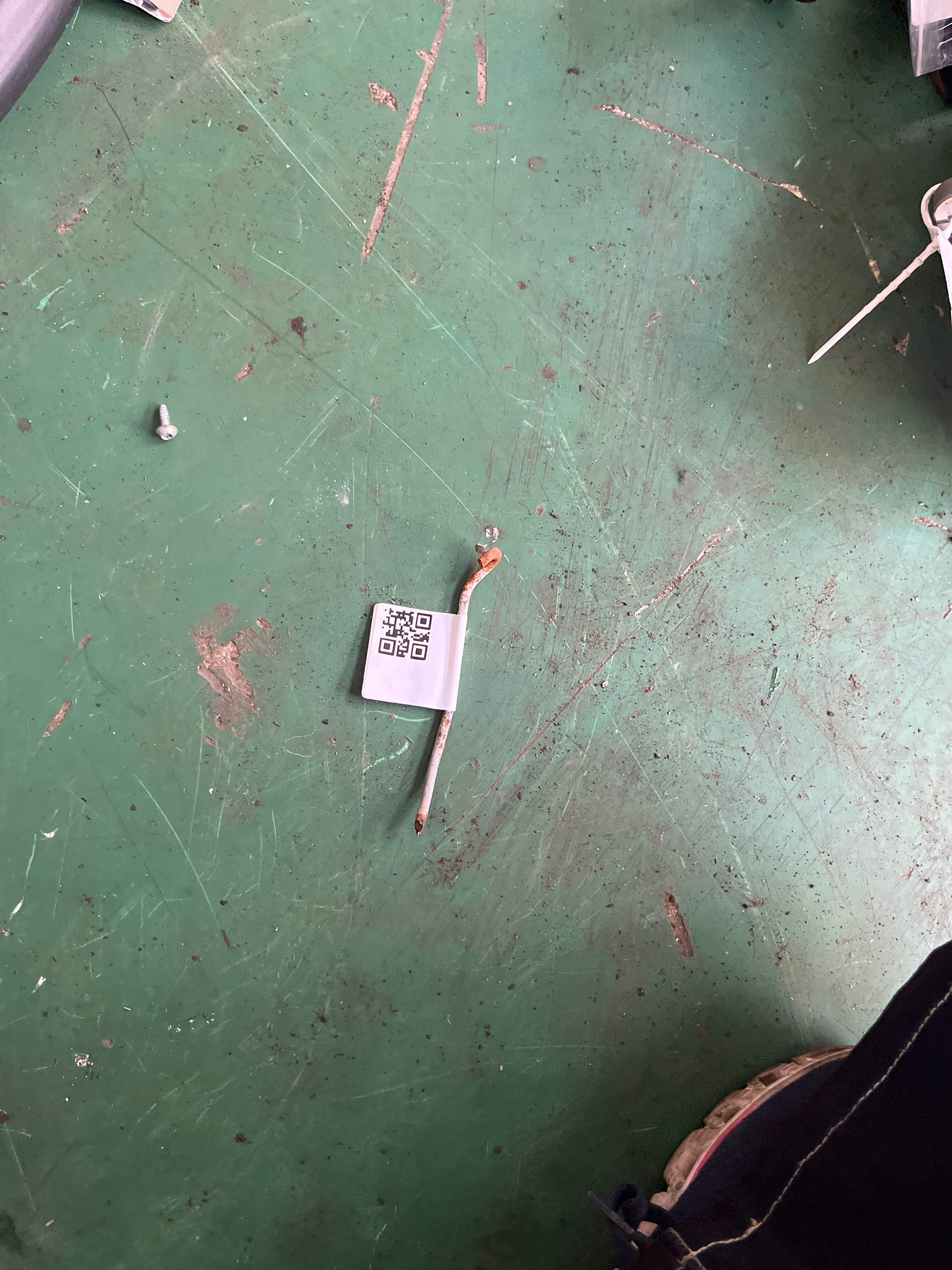 96846117 后门外拉手滑杆（左）