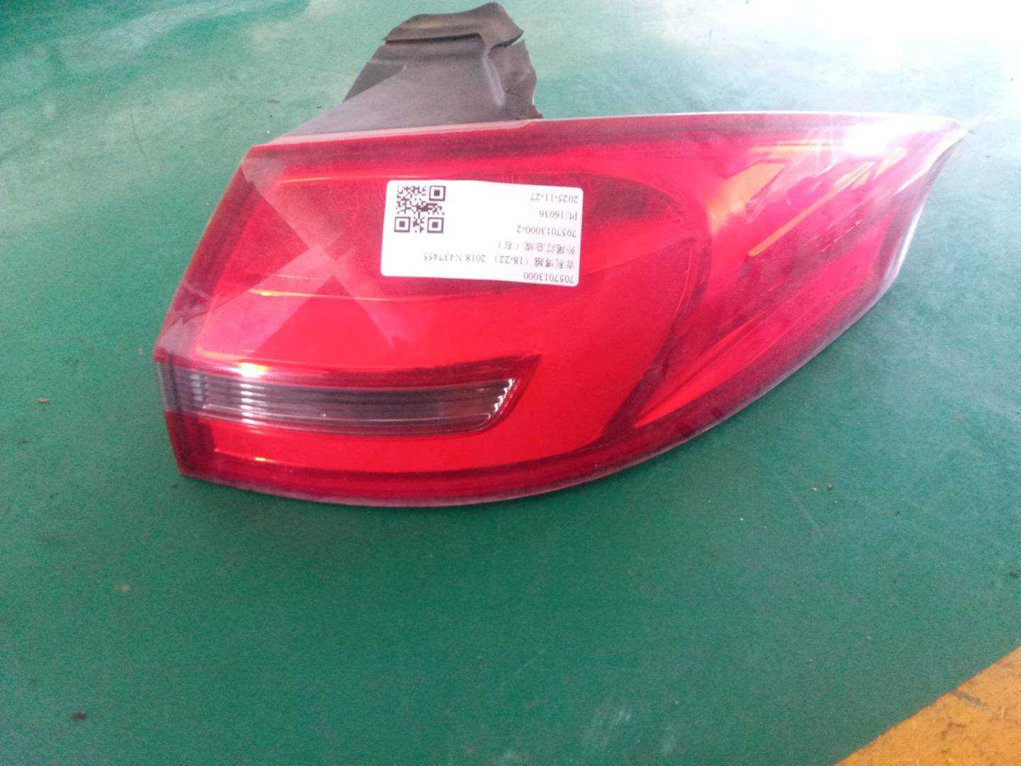 7057013000 外尾灯总成(右)