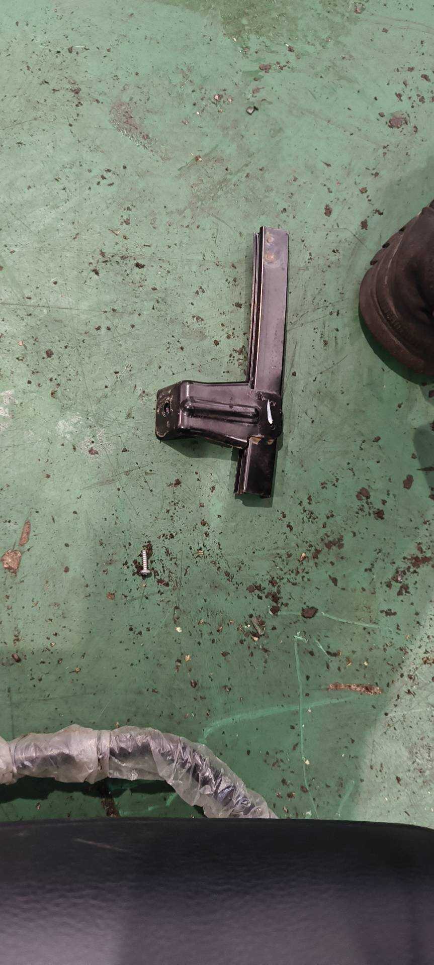 MEH6101920 左前门后活动导轨总成