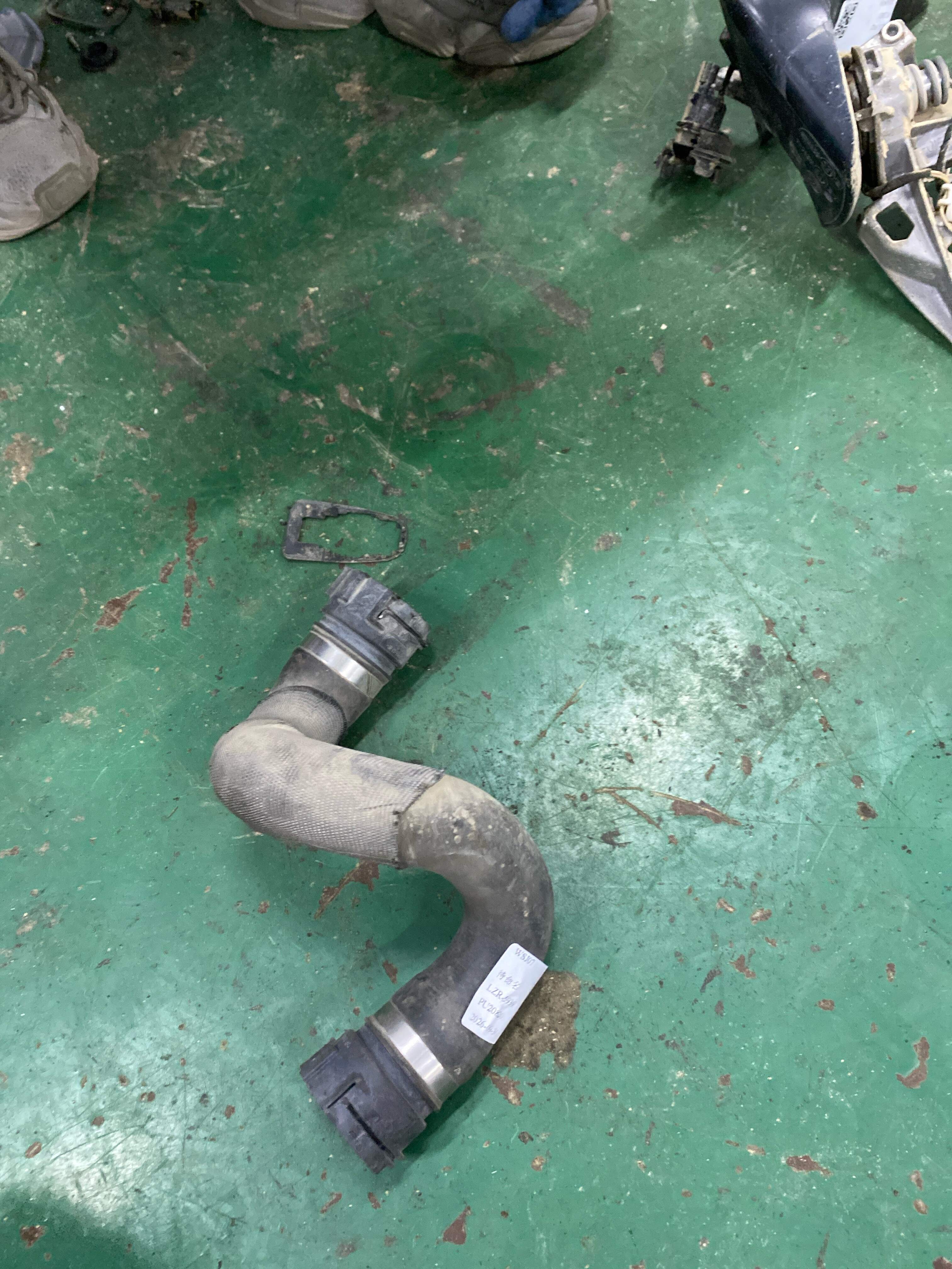 17127555290 水箱补水壶连接水管