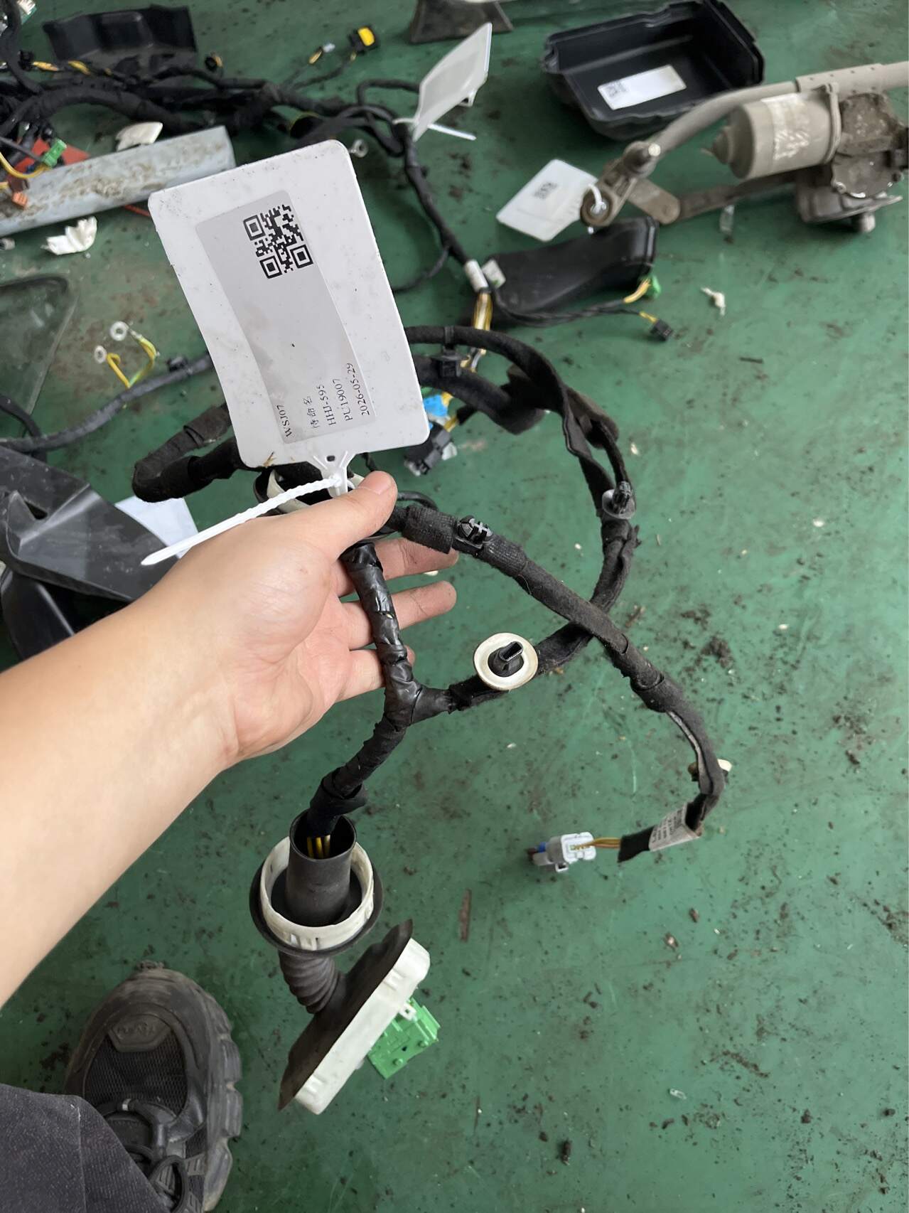 9811803280 前门线束(右)