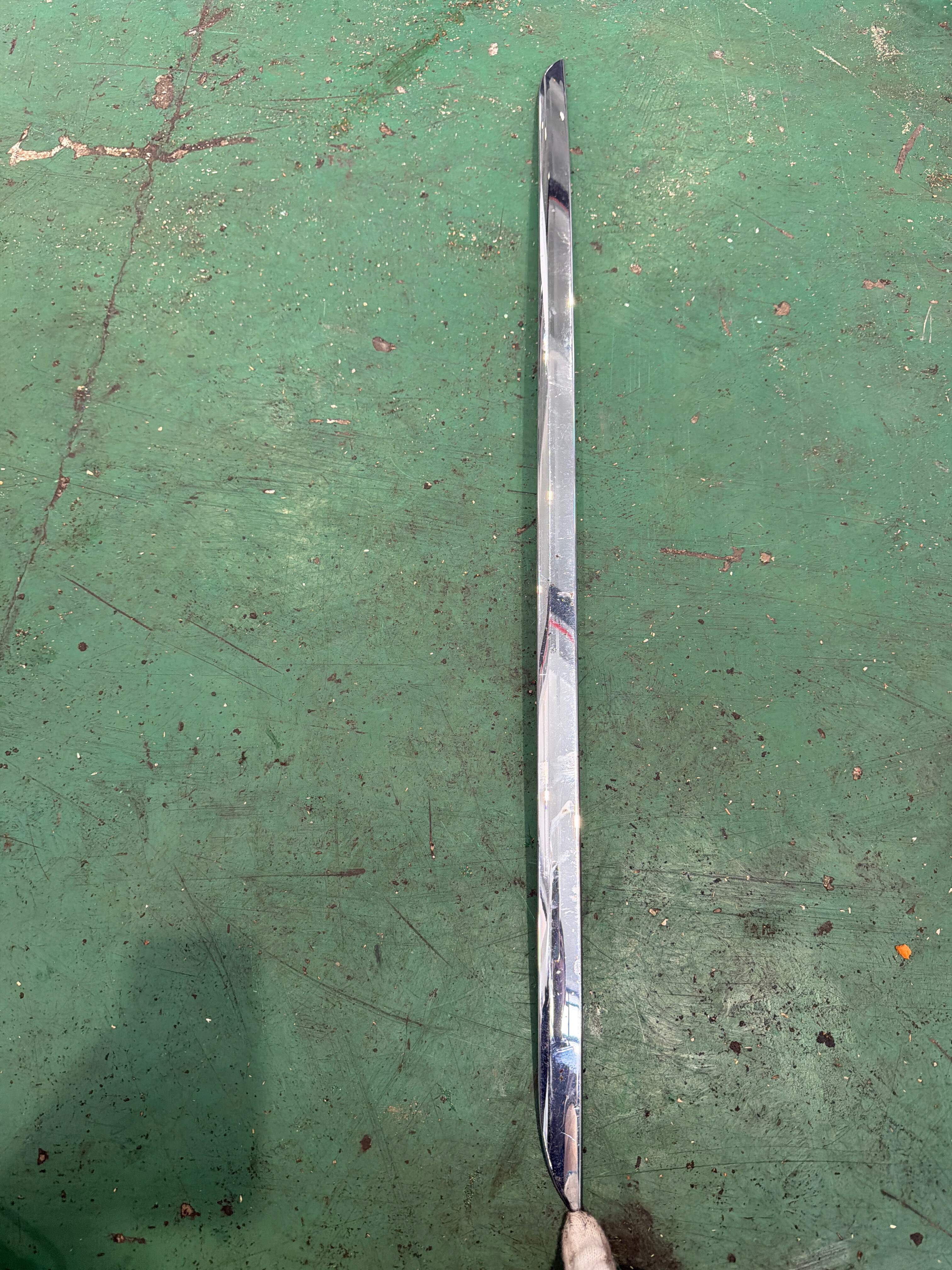 3AE853955A 尾盖饰条