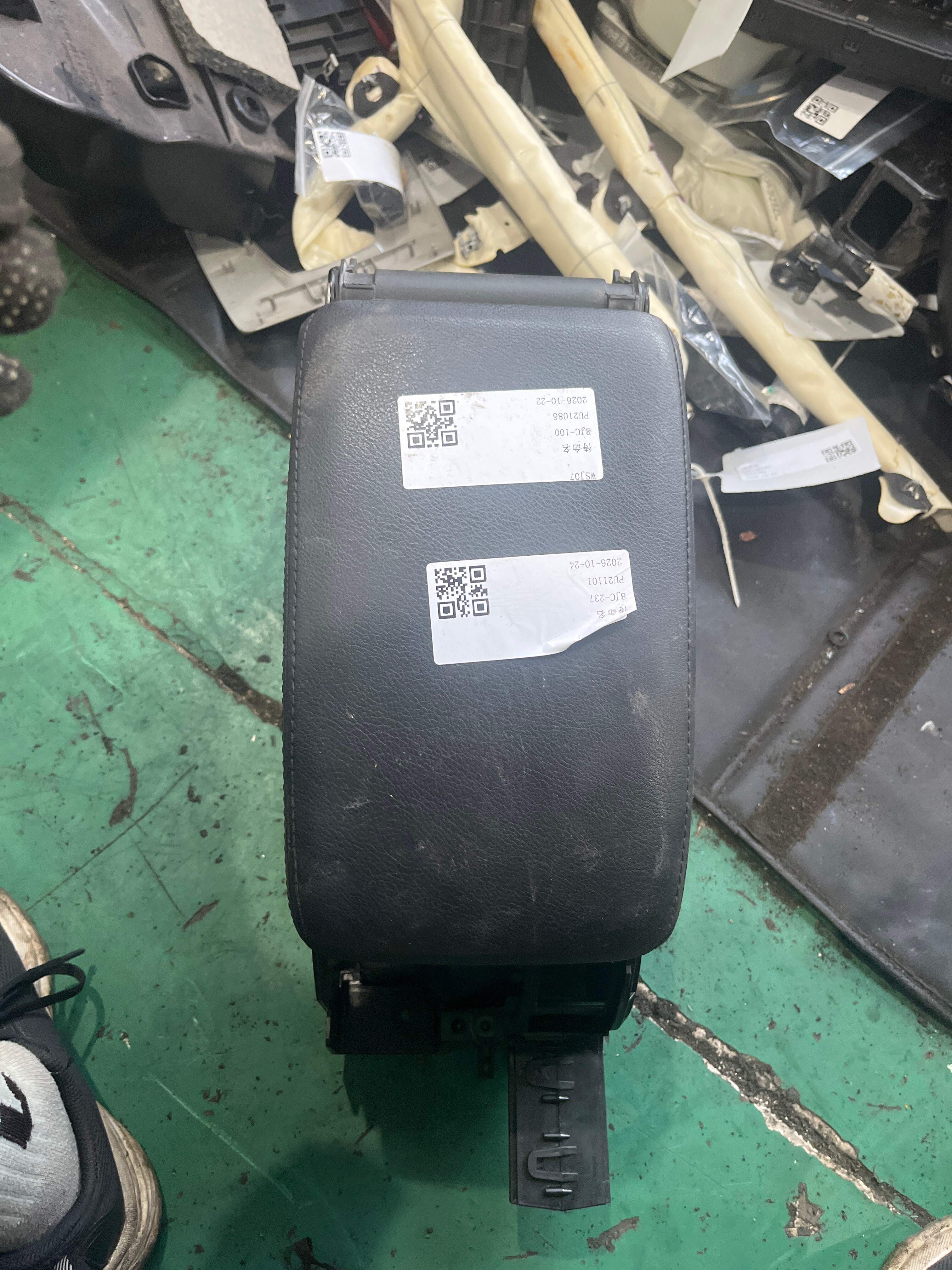 1K0864207E Center Console Armrest