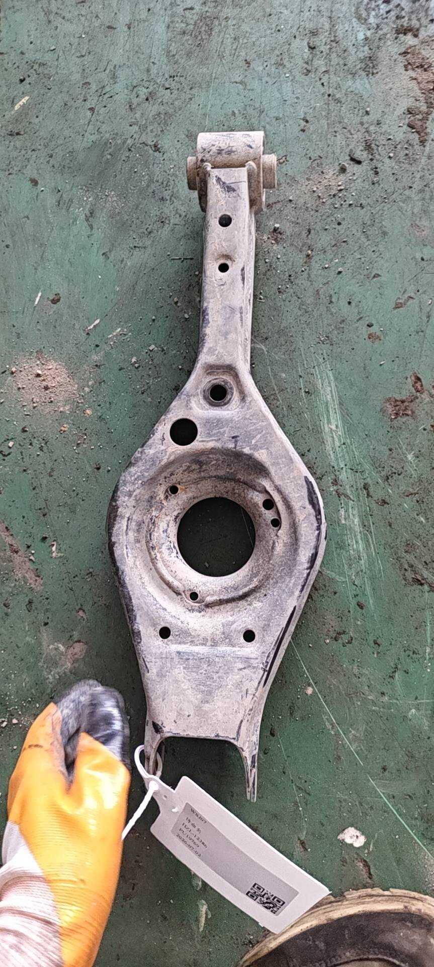 55220B3000 Rear Lower Control Arm, Right