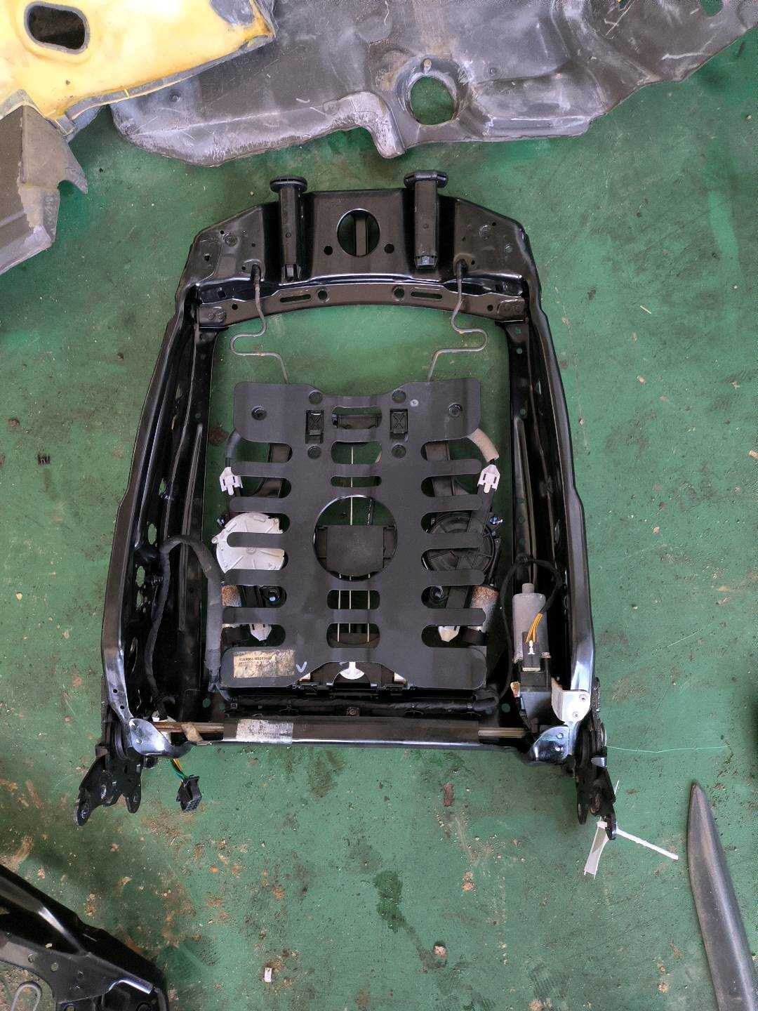 L5QD881046F Passenger Seat Backrest Frame