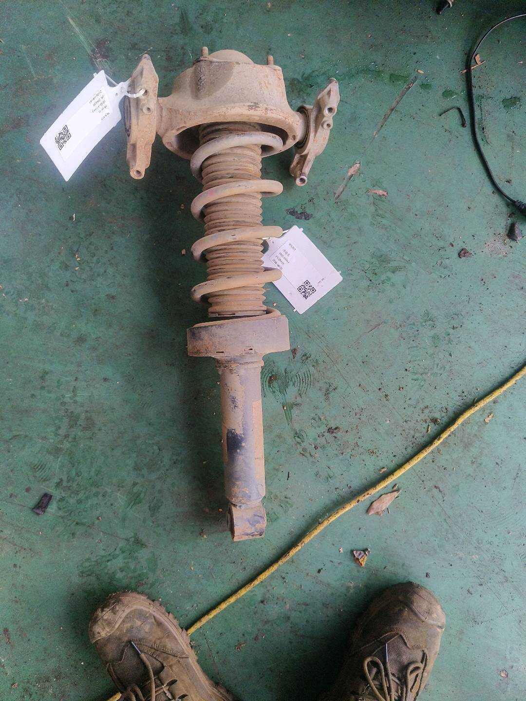 95833305100 后减震器芯