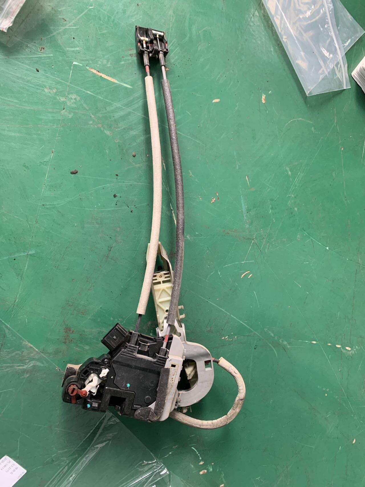 814104T000 后门锁总成(右)