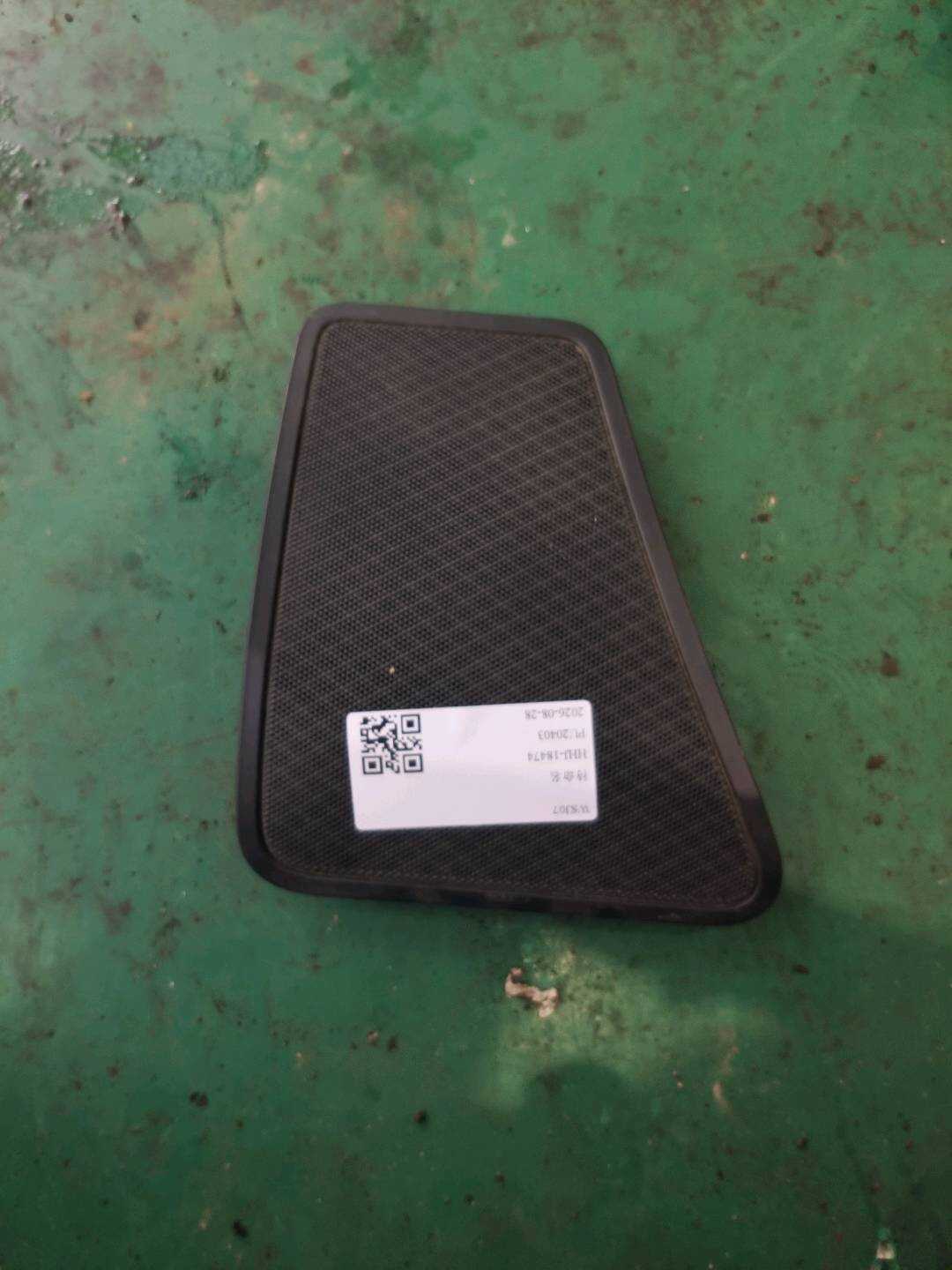 51469179859 后窗台饰板扬声器罩(左)