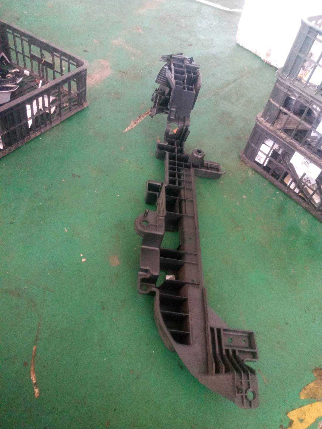 T4A3461 前保险杠加强件支架（右）