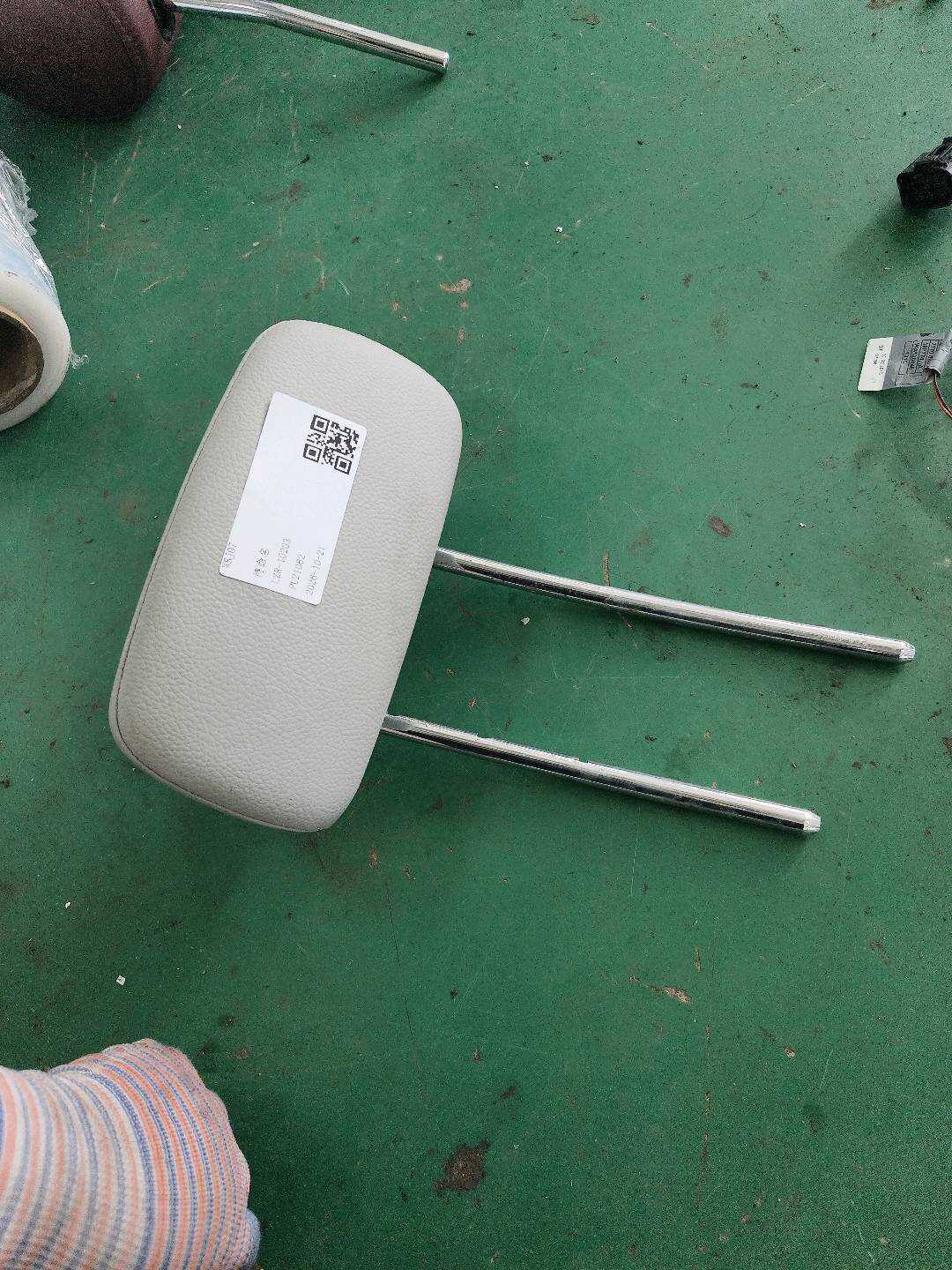 A20497031507H23 后座椅头枕(中)