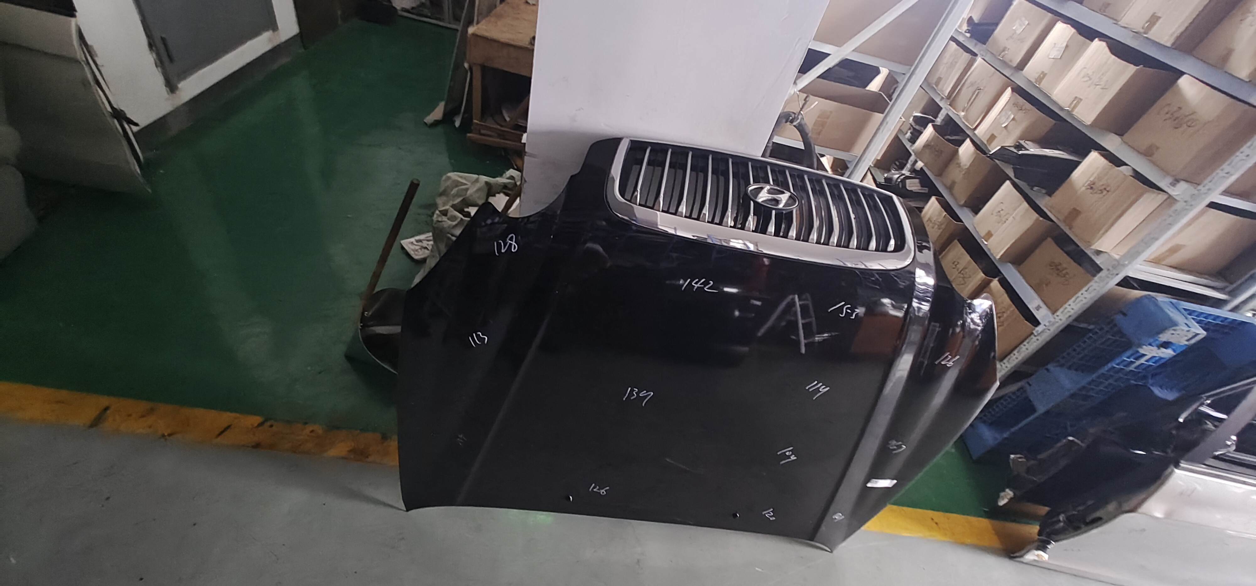 664003D200 前机盖