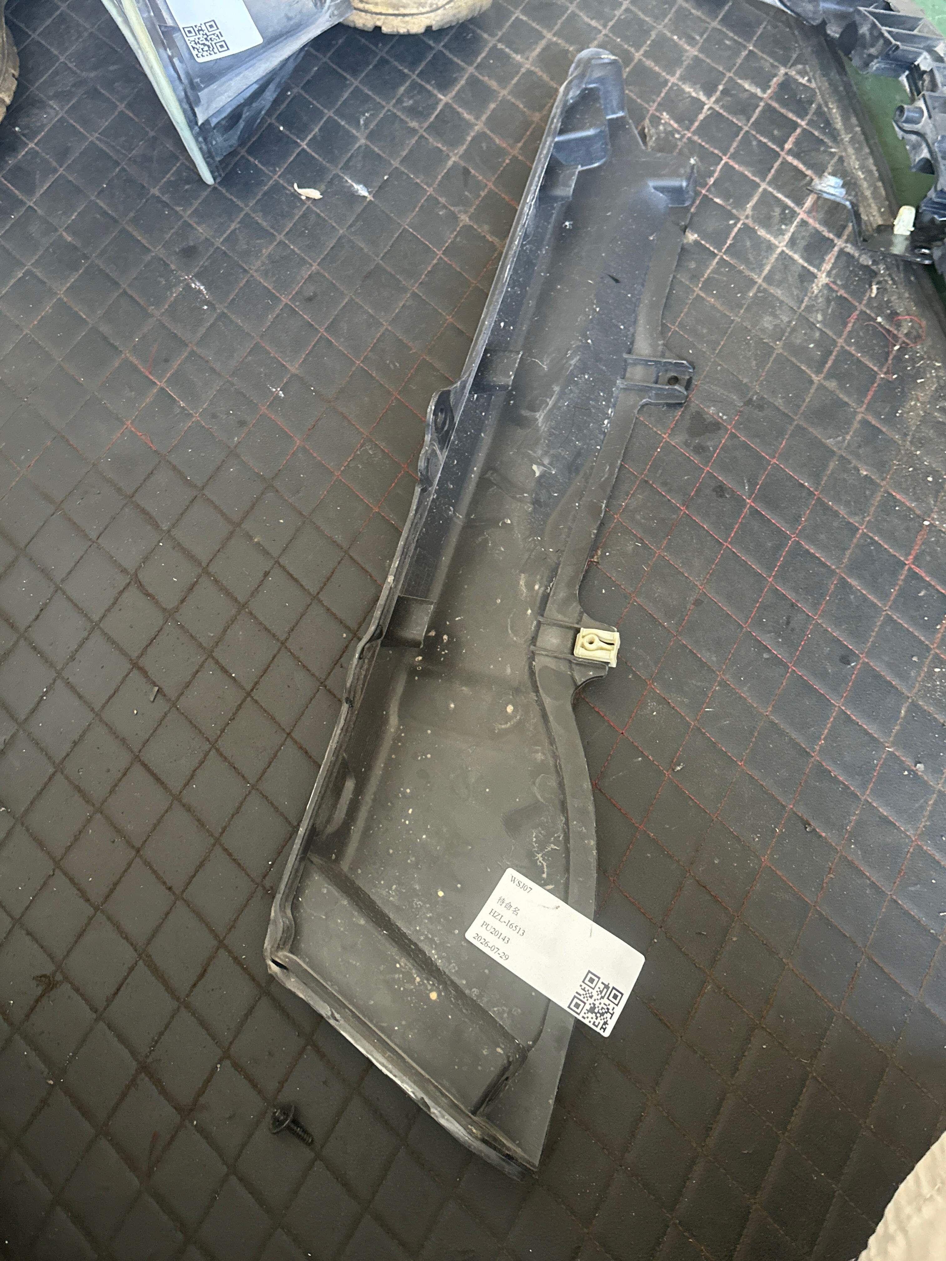 51717394812 前隔壁板(下)