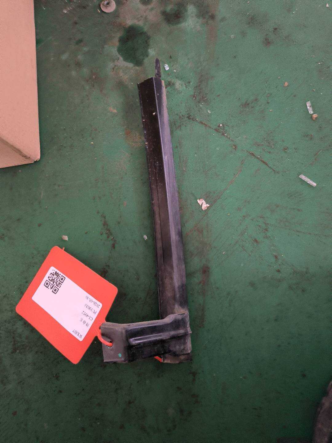 26250243 Rear Door Window Guide Rail, Rear Right