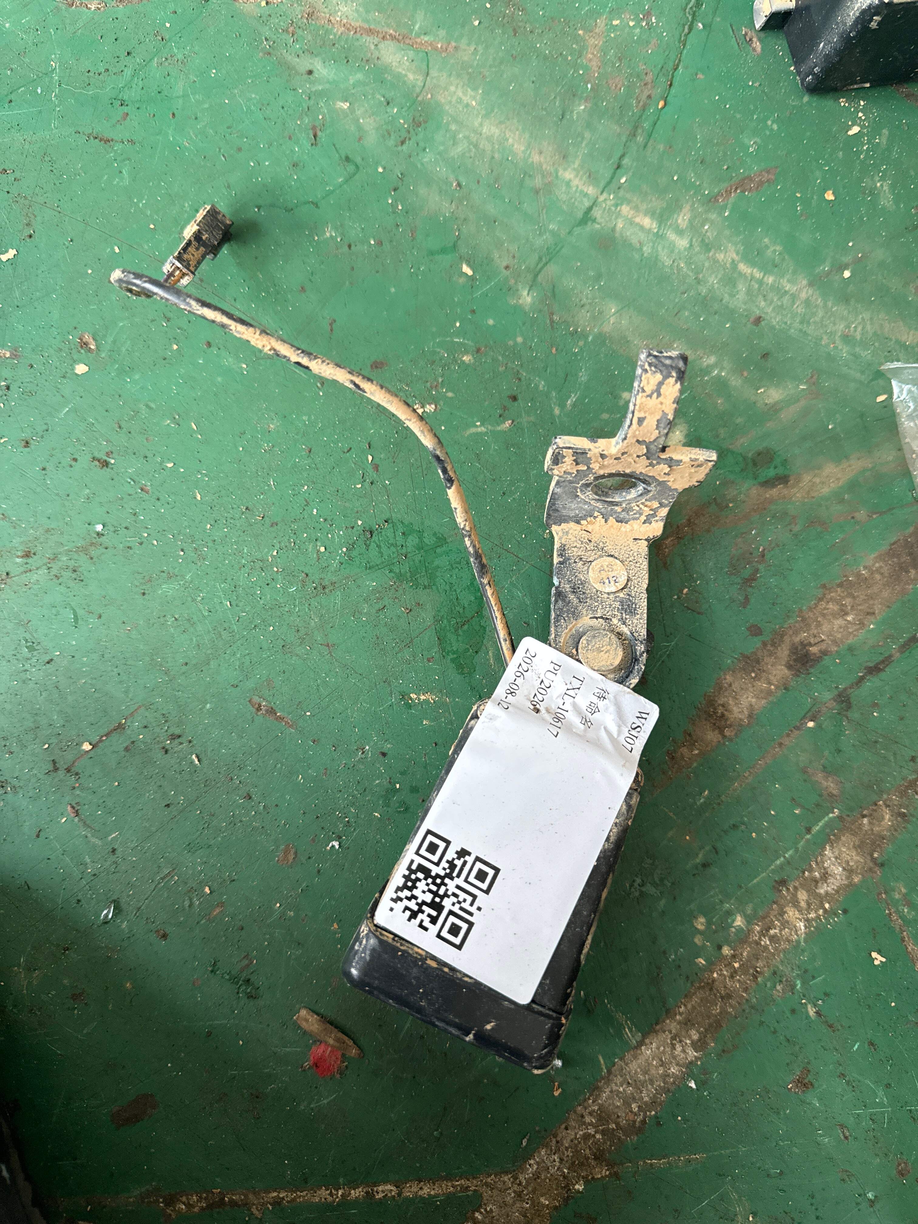72117395096 后座椅安全带扣(右)