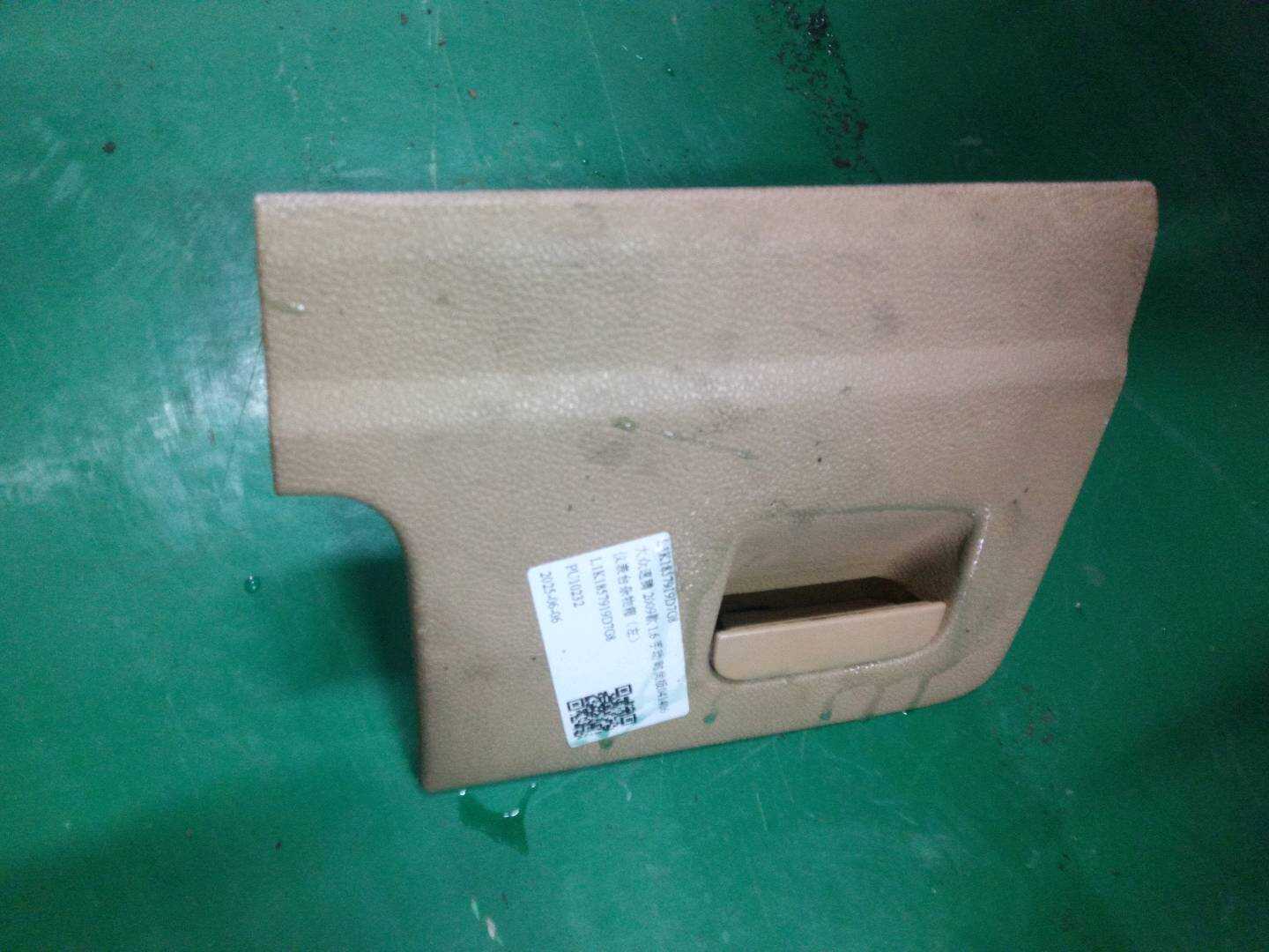 L1K1857919D7G8 仪表台杂物箱(左)