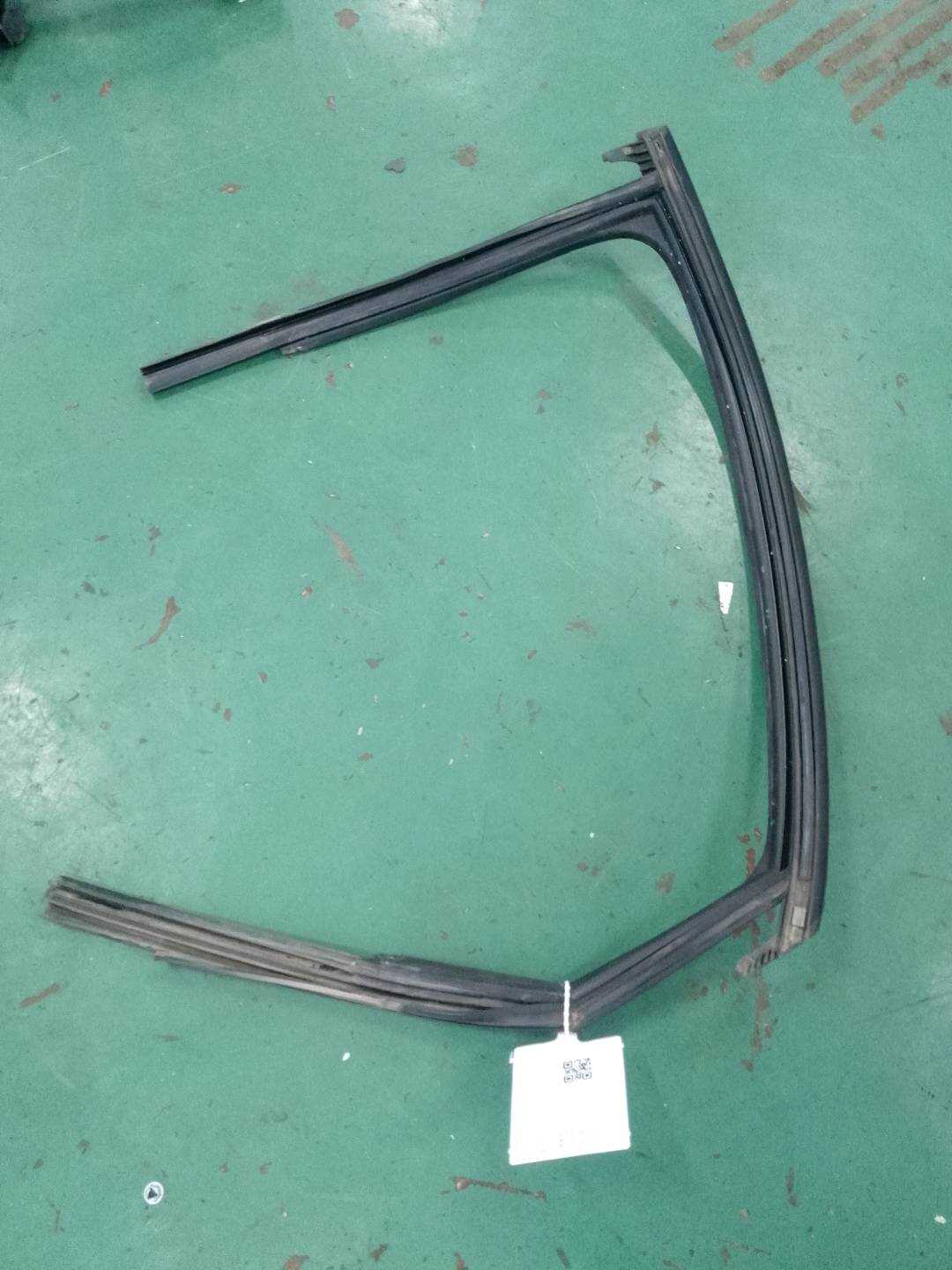 L8WD839431D Rear Door Window Felt Channel, Left