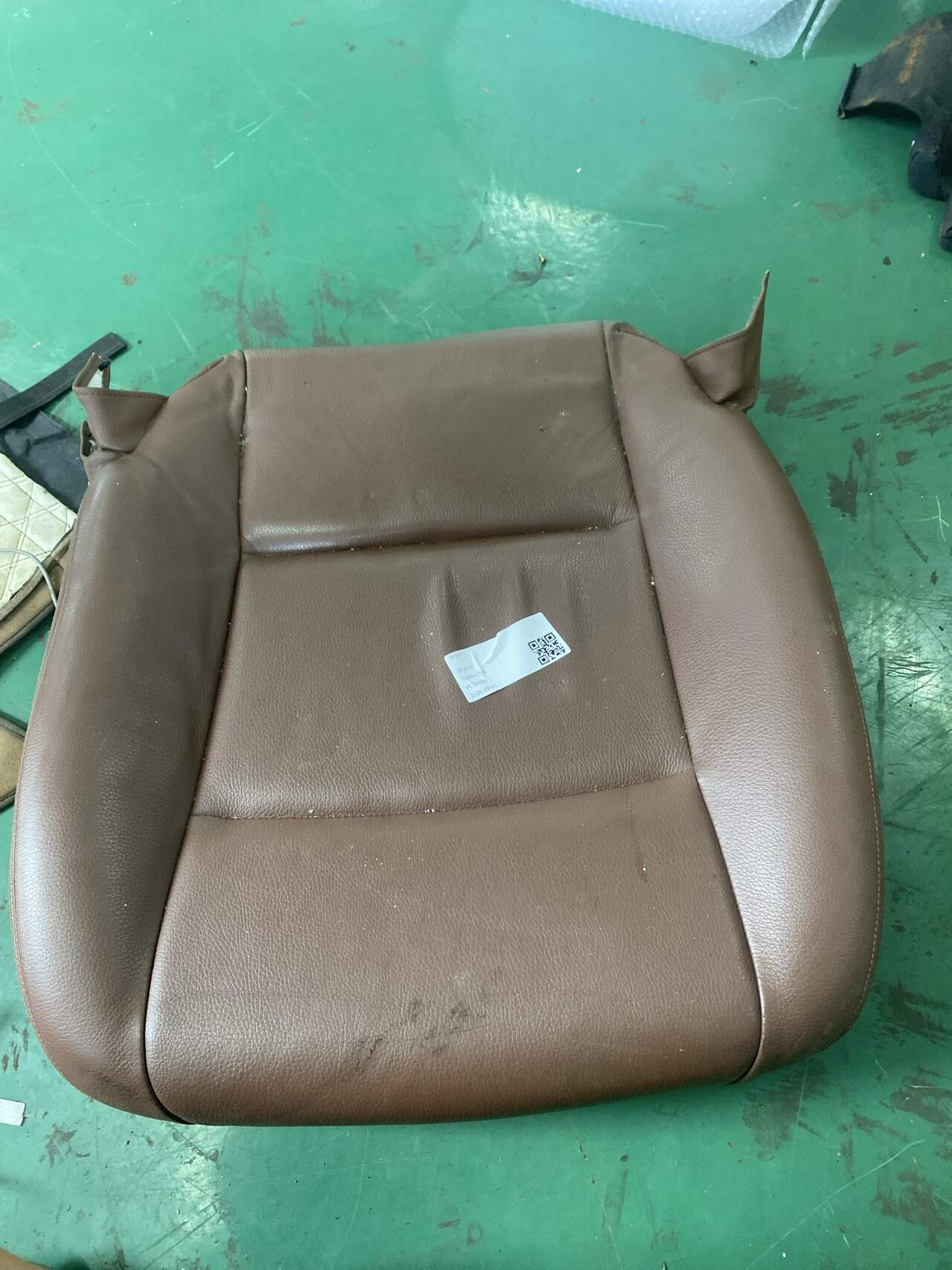 52107350131 副驾驶员座椅底座面罩