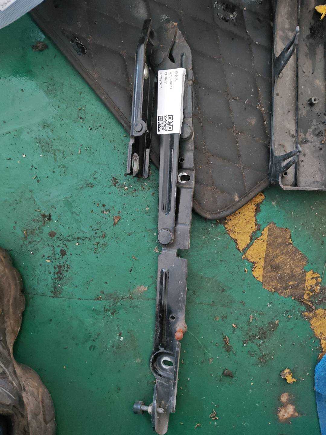 A2207500587 尾盖铰链(左)