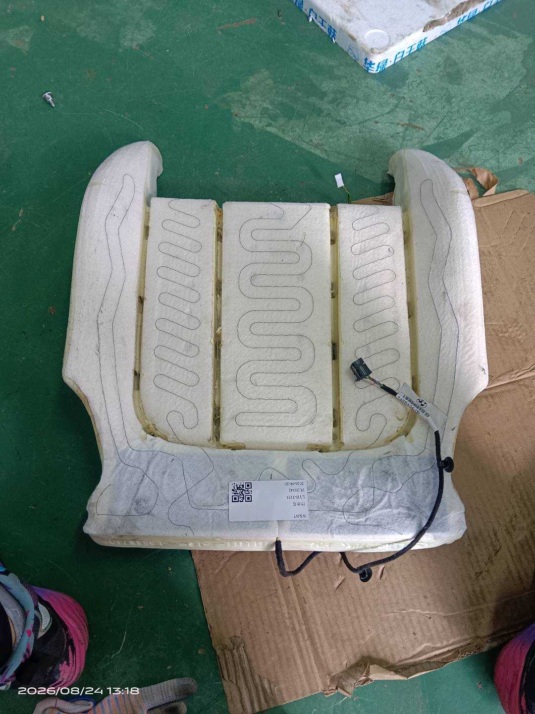 52106994372 副驾驶员座椅底座软垫