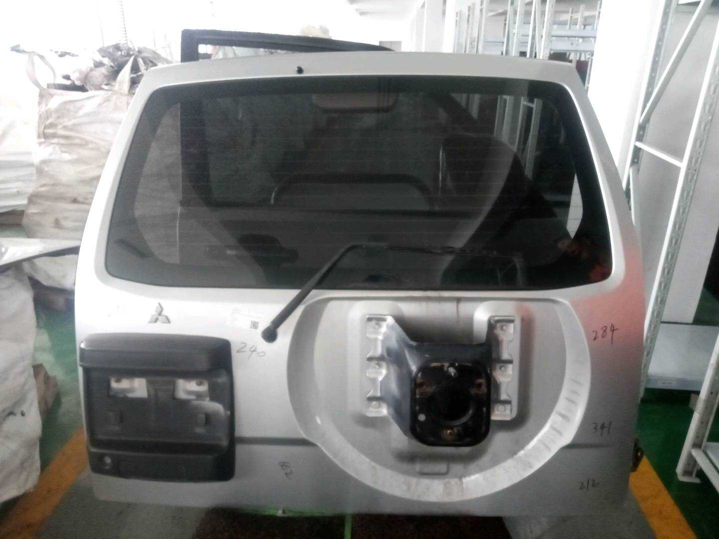 MN150308 Trunk Lid Assembly