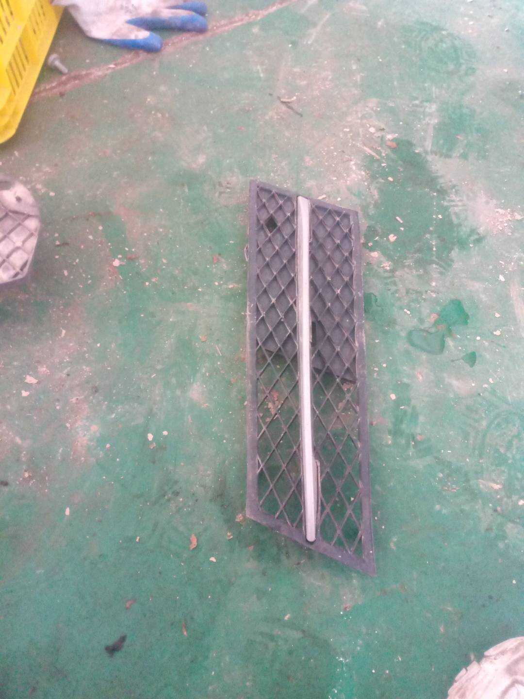 51117200699 Front Bumper Grille, Left