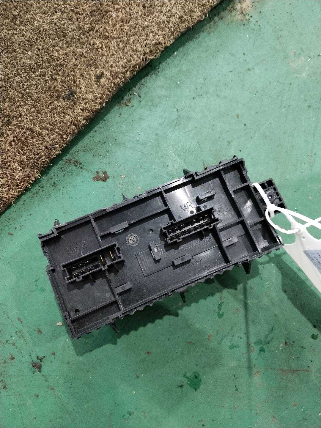 A2469067100 Engine Fuse Box Mid Base