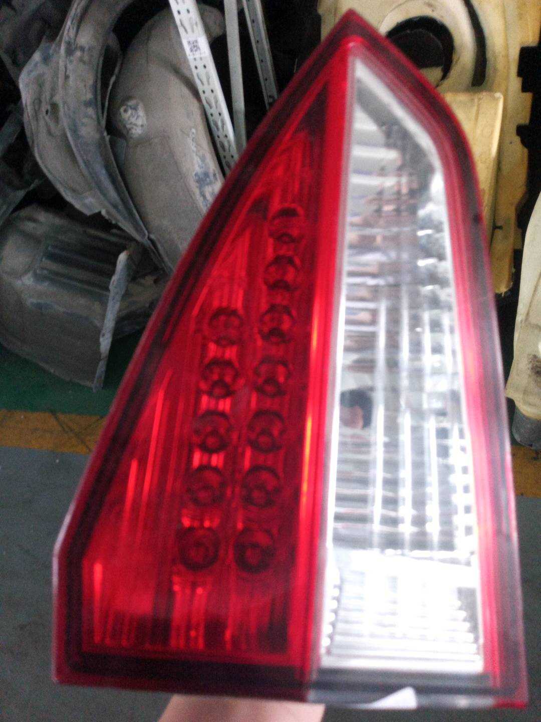 26550MV110C2 内尾灯总成(右)