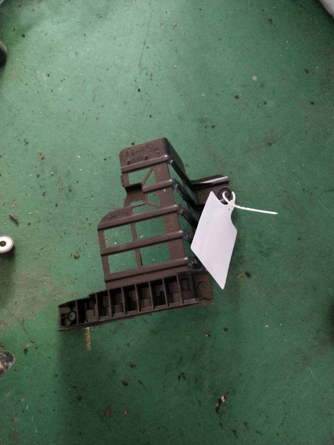 64116933928 管支架