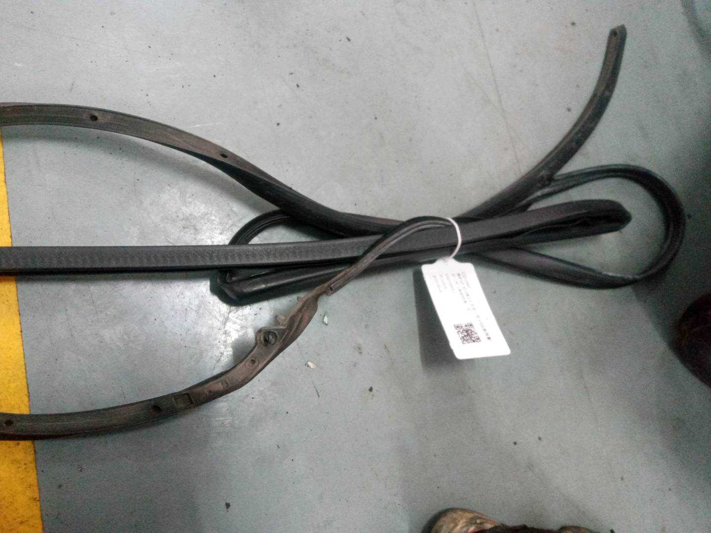 C2Z13663 后门车门密封胶条（左）