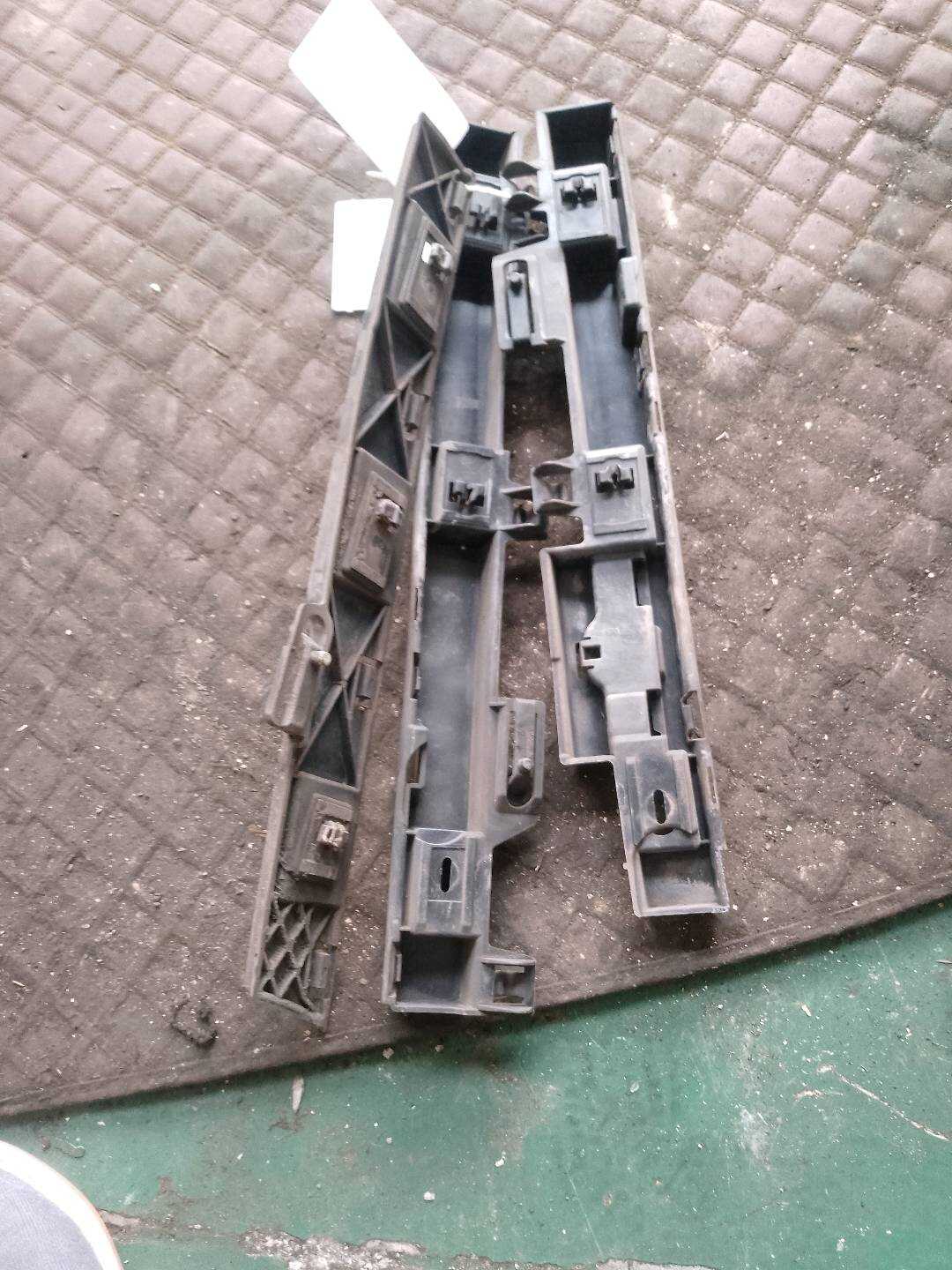 51777465302 底大边定位条组件（右）