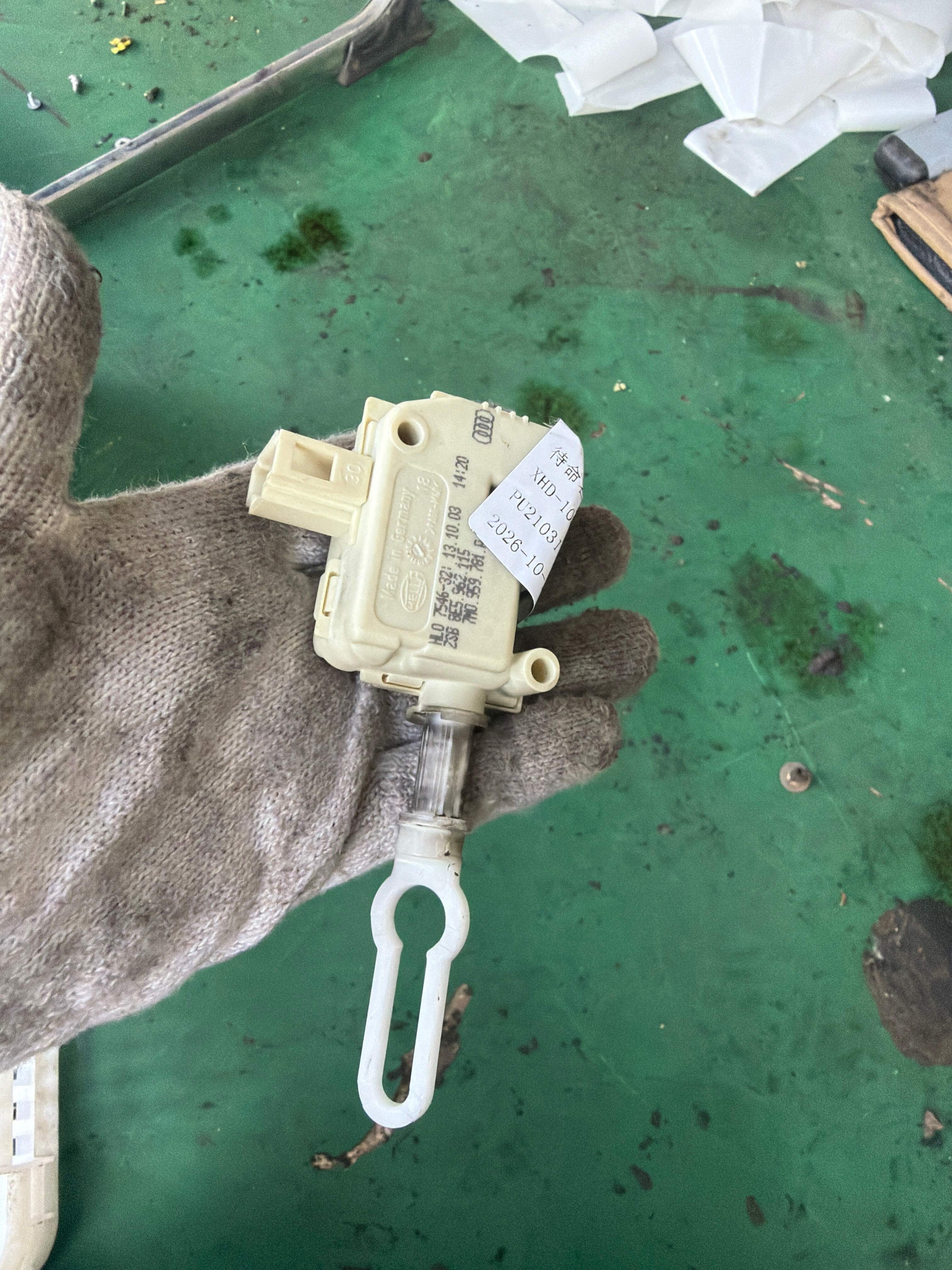 8E5962115 Trunk Lid Lock Motor