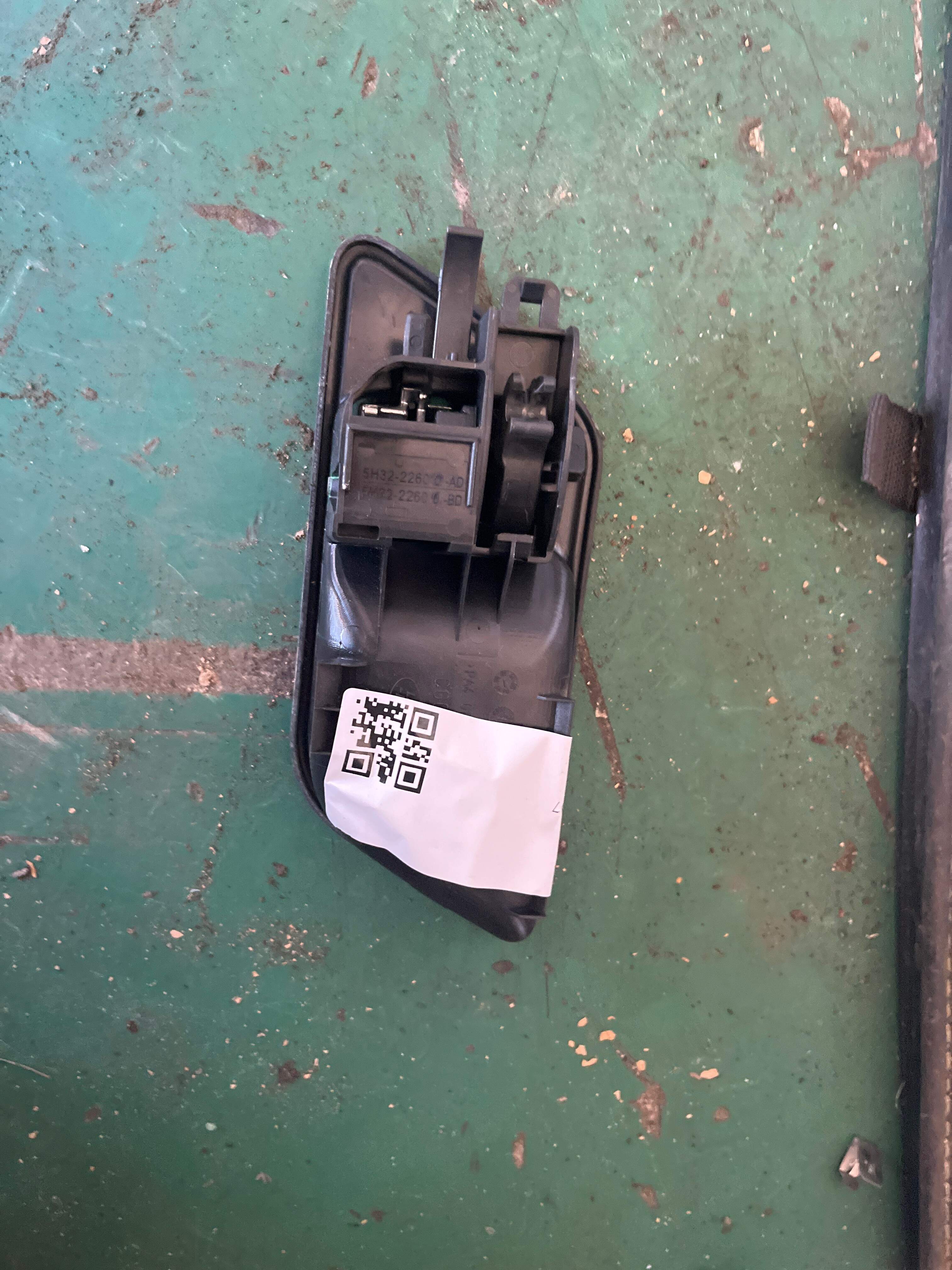 LR002712 Front Door Inner Handle, Right
