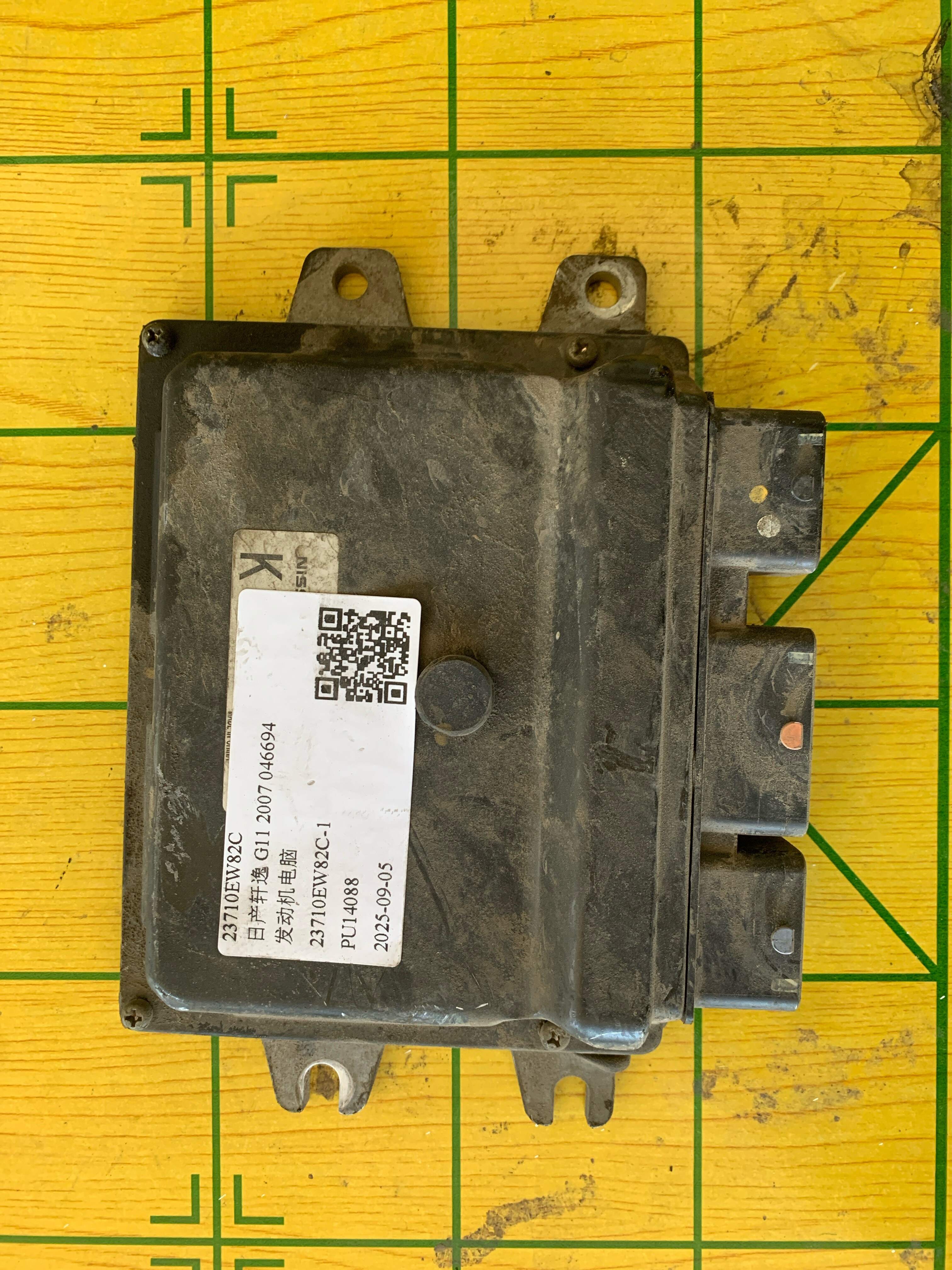 23710EW82C 发动机电脑