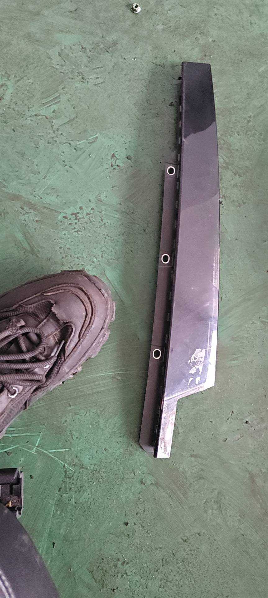 156124372 Front Left Door Outer Trim Panel