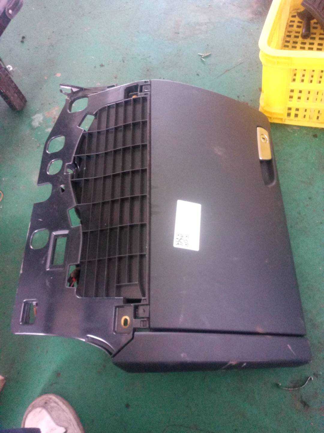 8K1857035B6PS 仪表台杂物箱