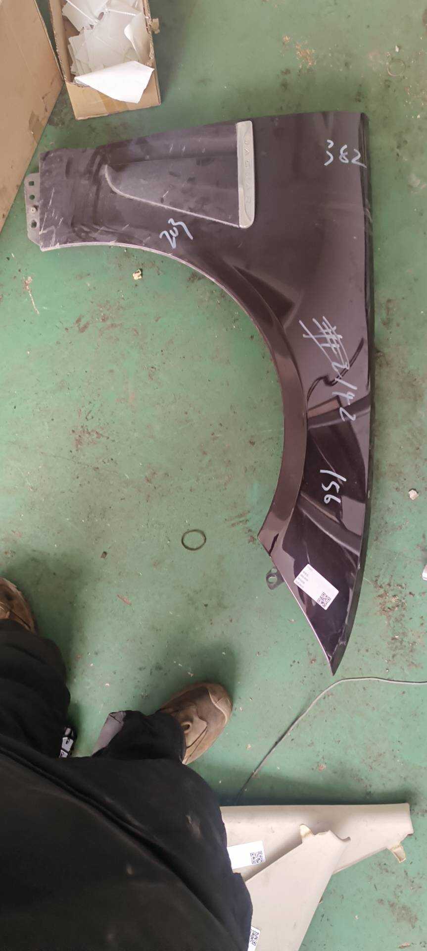 C2Z16958 Front Fender, Right