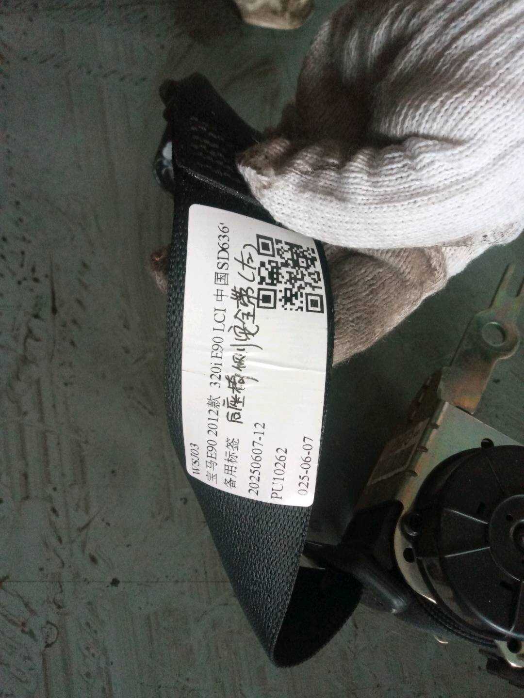 72117245883 后座椅侧安全带(右)