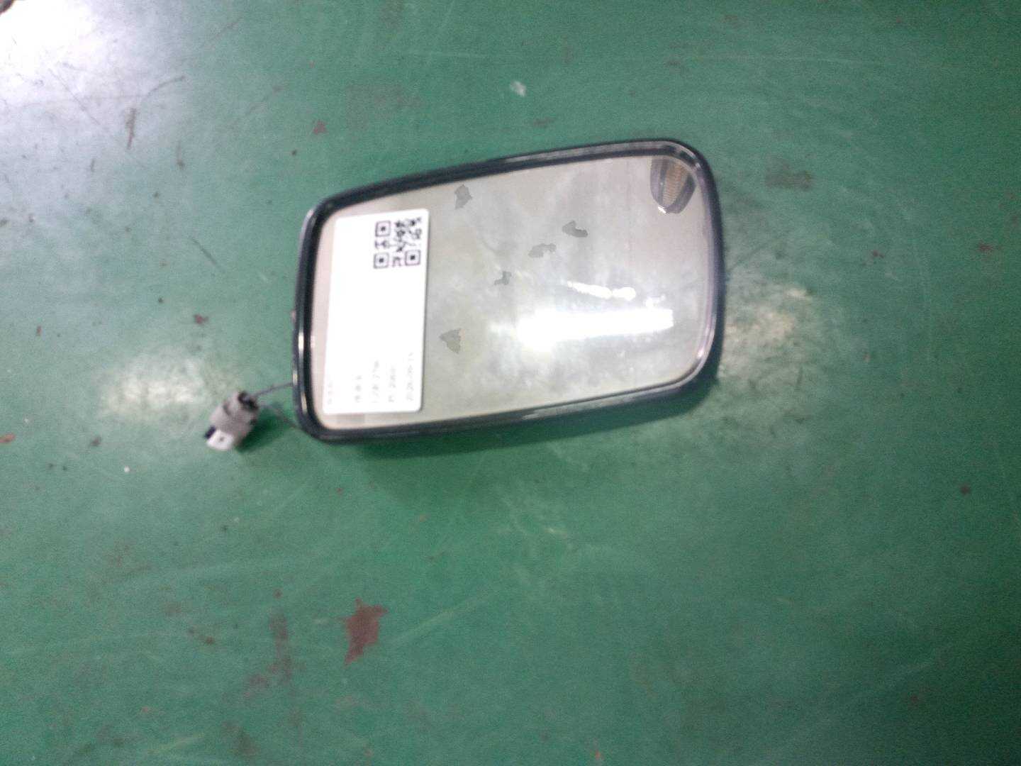 51168247132 倒车镜片(右)