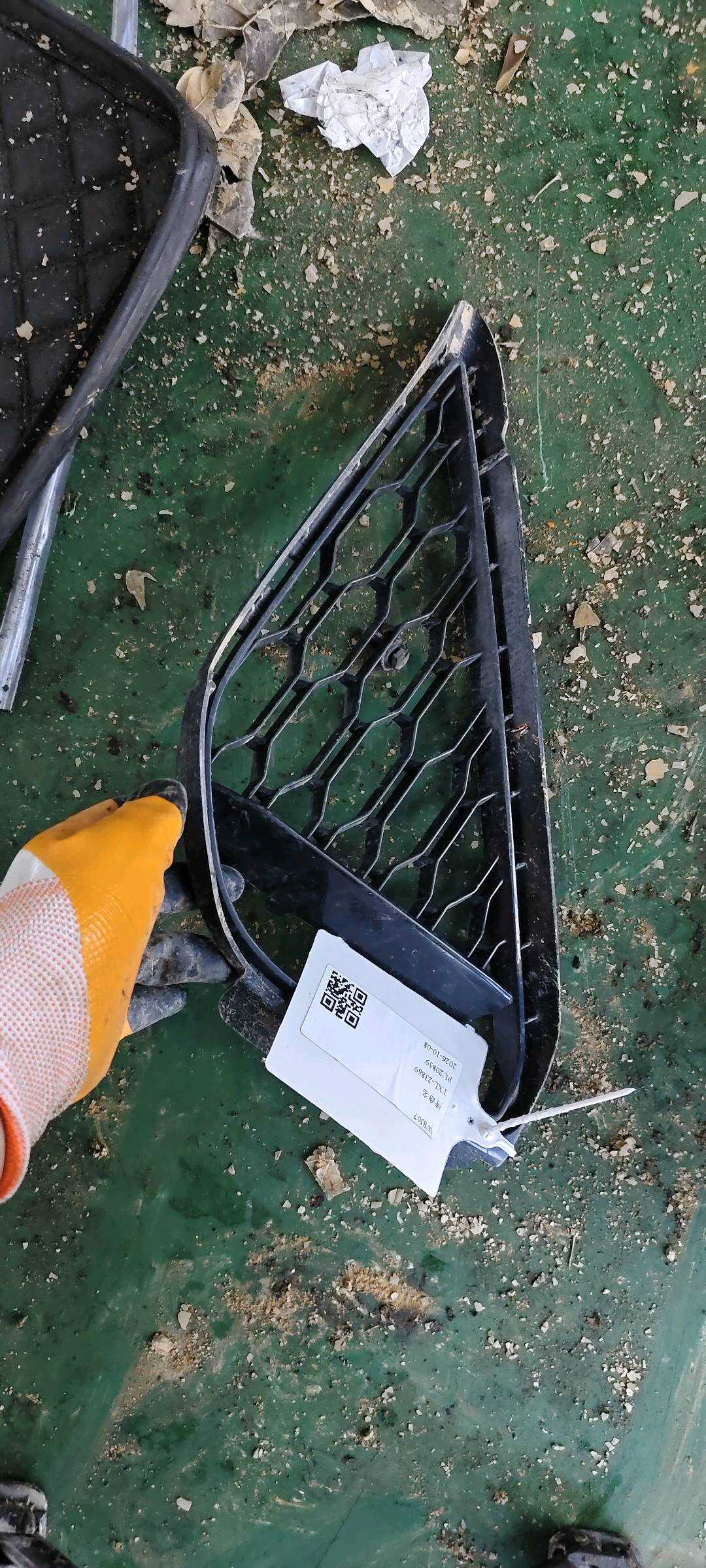 51118069097 前保险杠格栅(左)