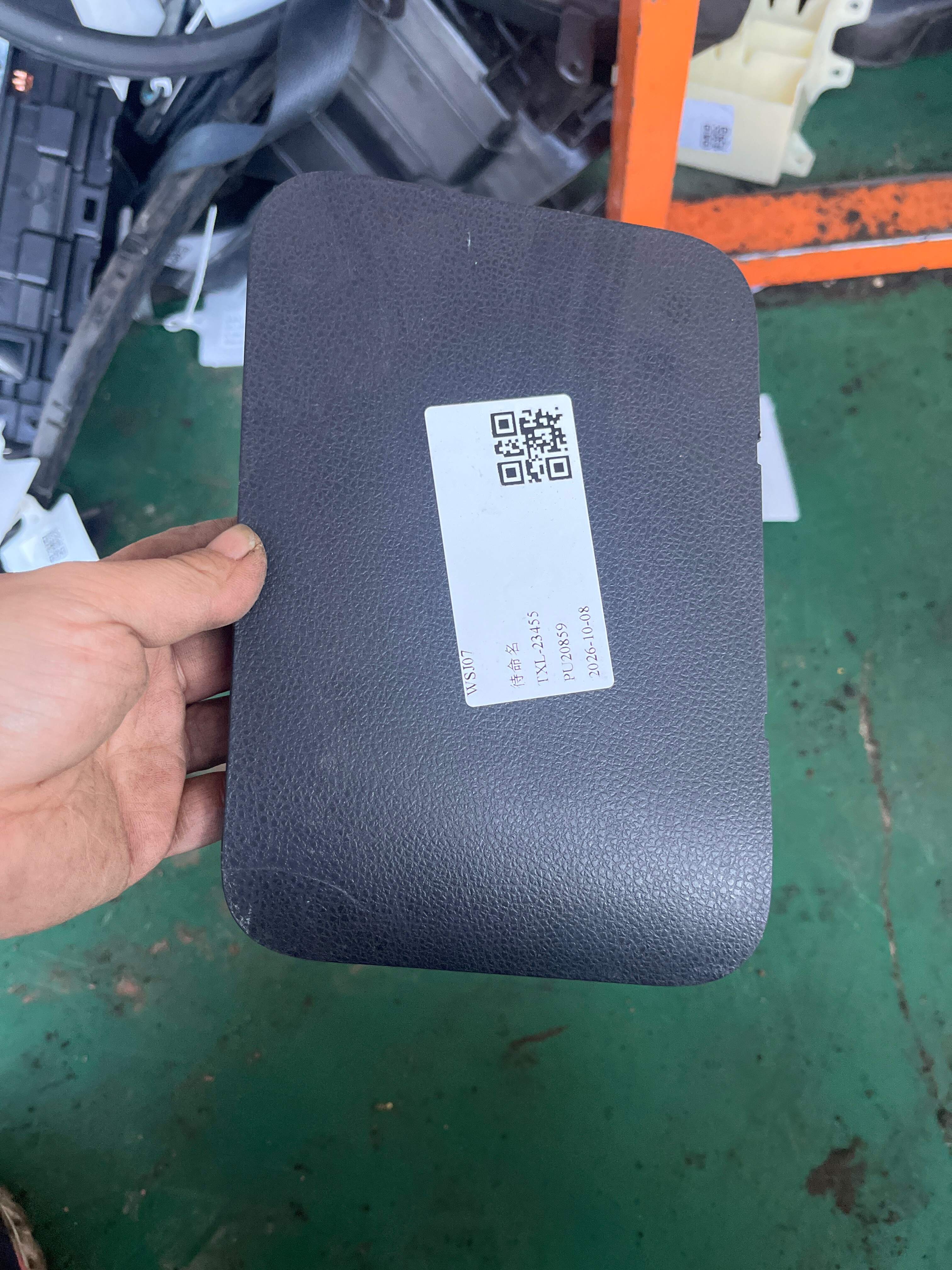 6210311ADU0000M02 左C柱减震器维修盖板_松脂黑色