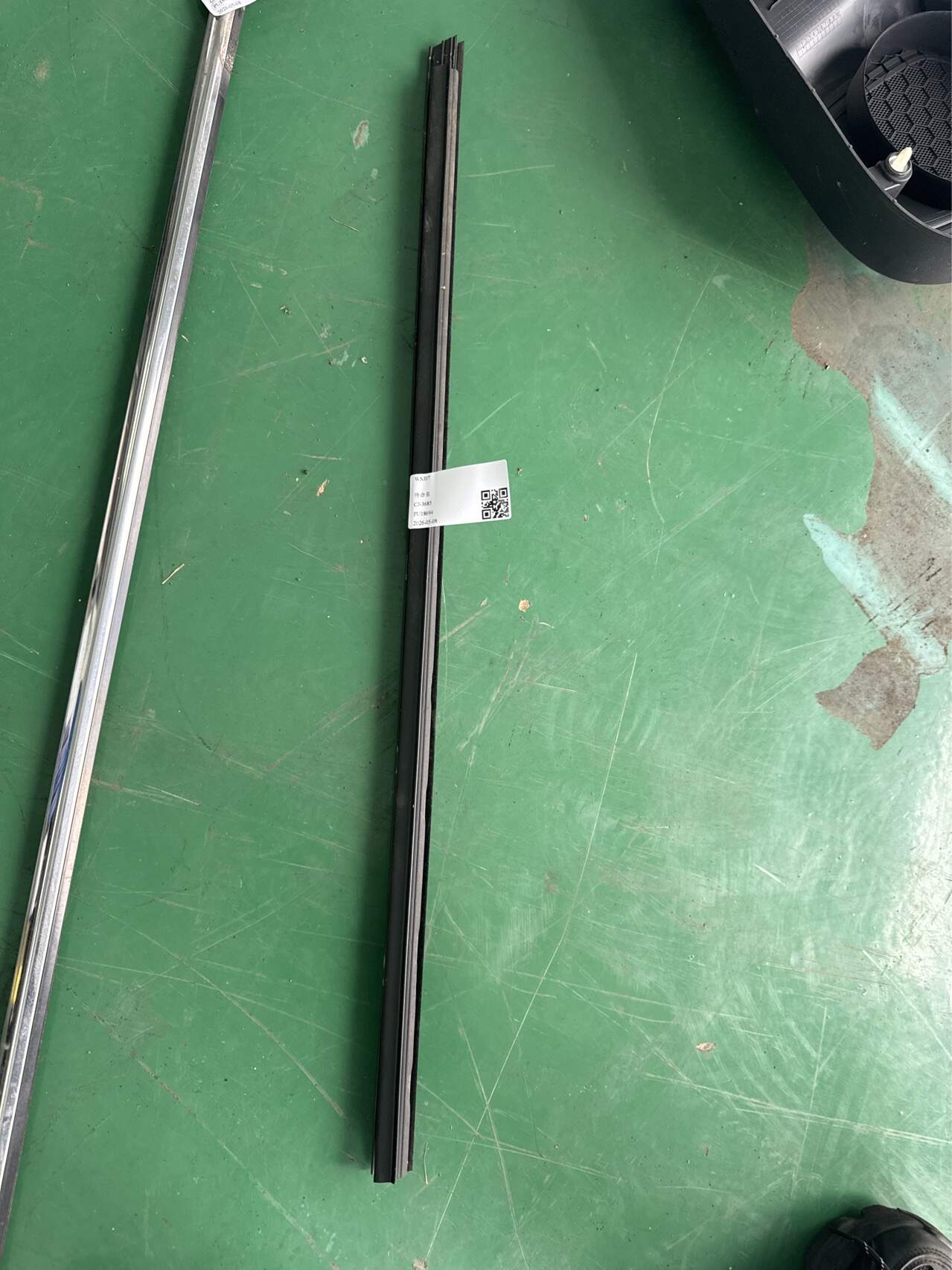 10402817 前门窗台内侧密封条