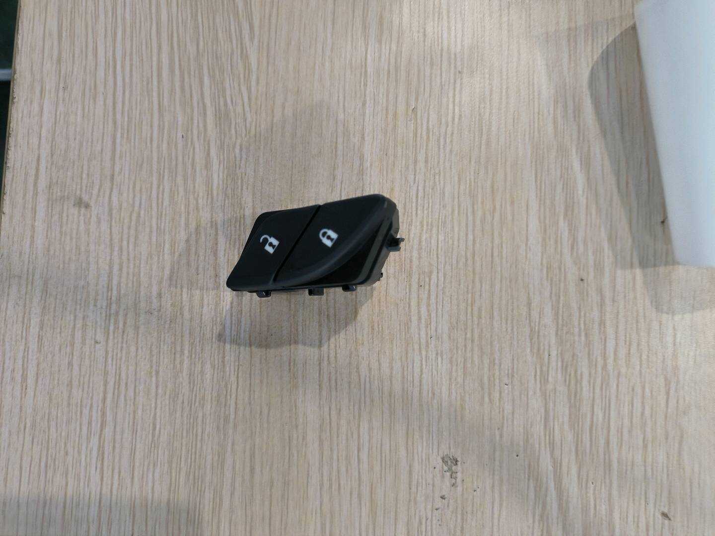 23436578 前门锁止开关(右)