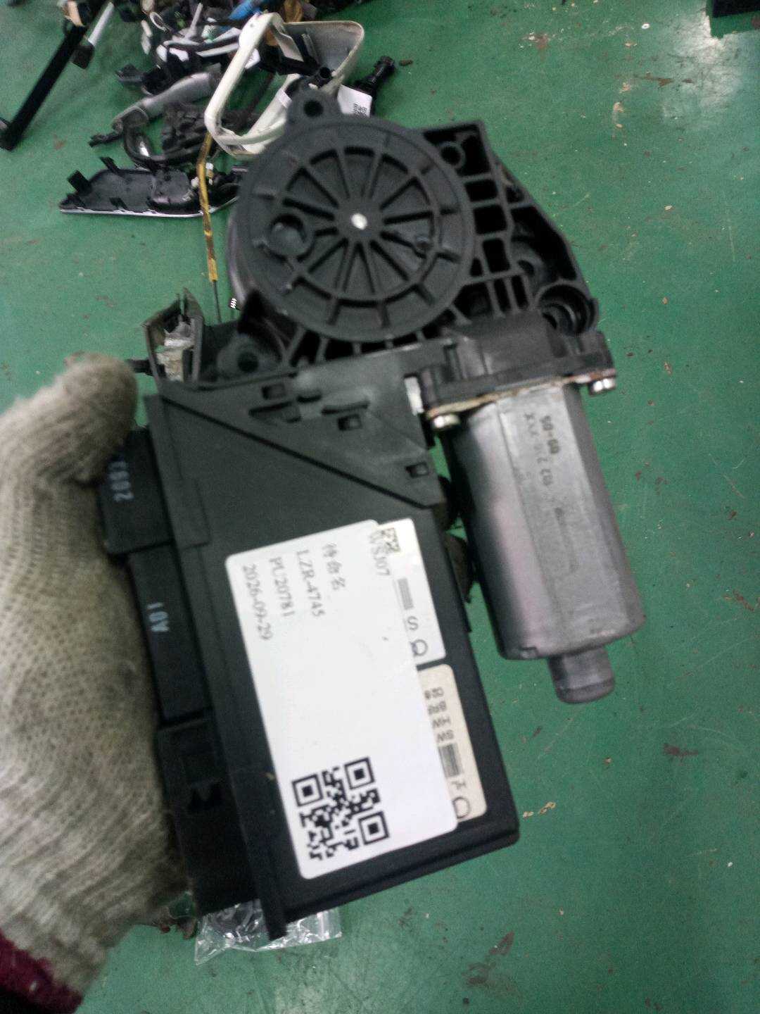 4E0959801D 后门玻璃升降电机(左)