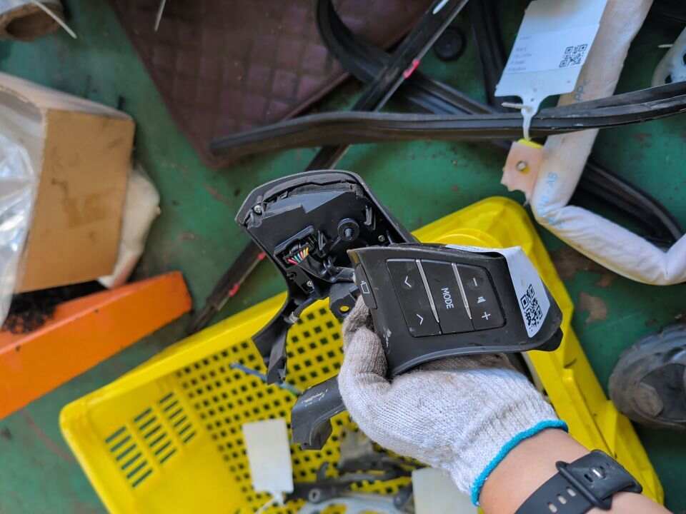 8425048250E0 方向盘多功能开关