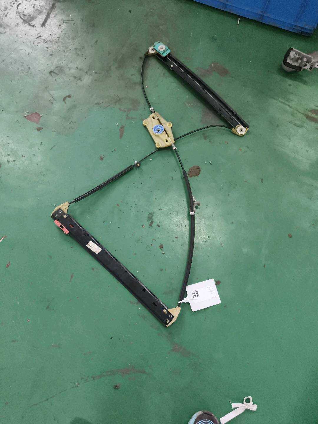L4F0837462 Front Door Window Regulator Bracket, Right