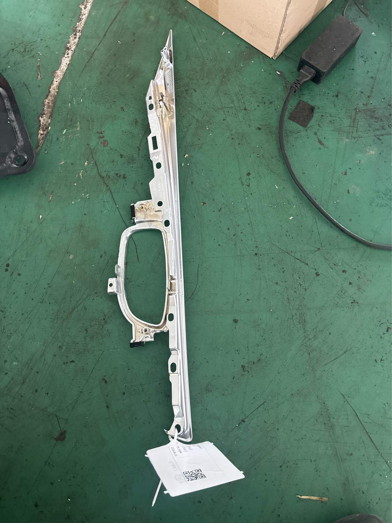 809E82V70A Retaining Handle Frame 3