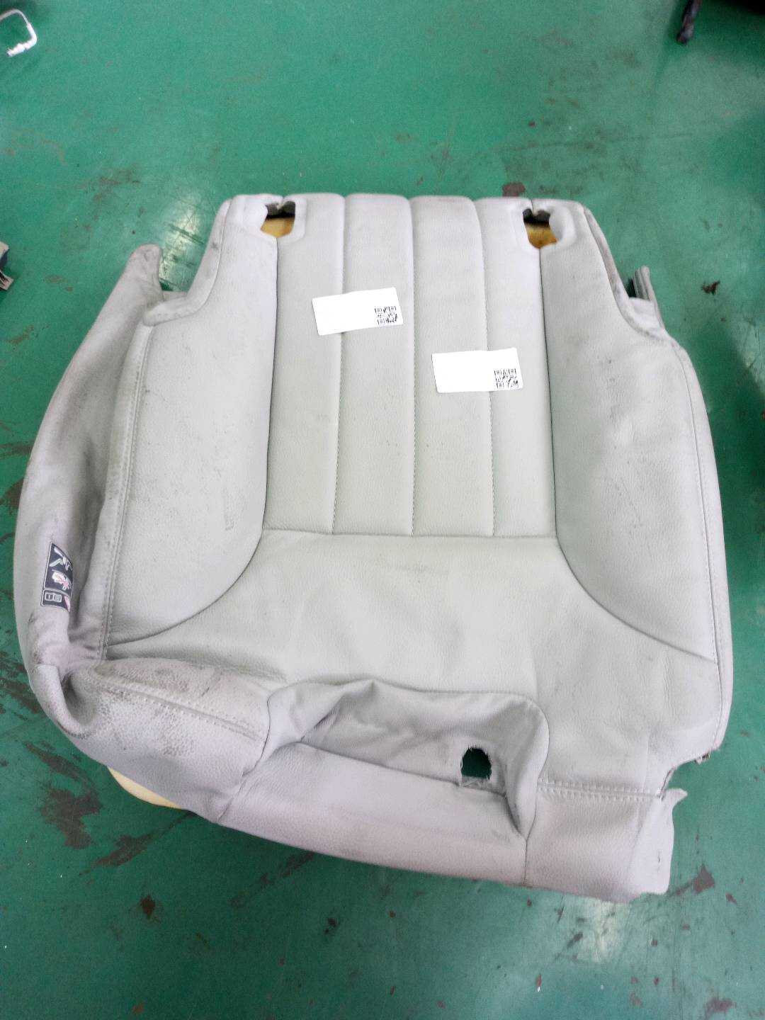 A25192056477G55 后座椅靠背面罩(右)